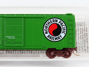 N Scale Micro-Trains MTL 22090 NP Northern Pacific 40' Box Car #8135
