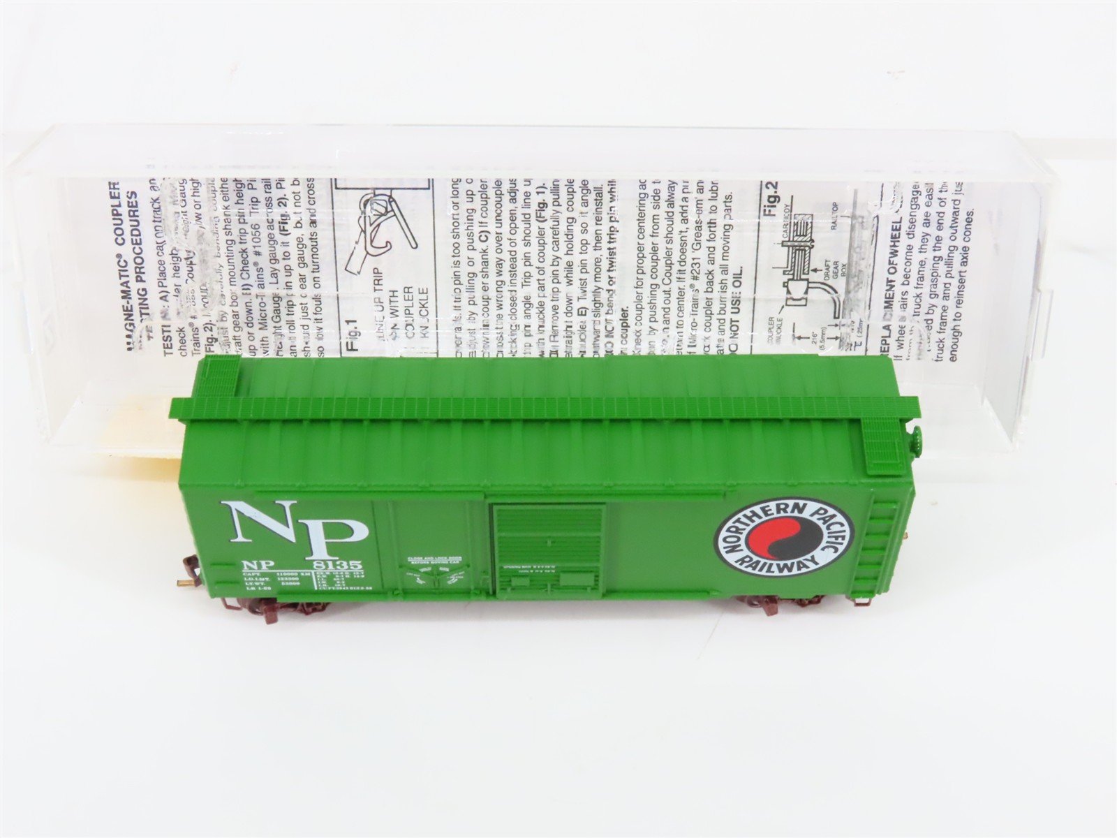 N Scale Micro-Trains MTL 22090 NP Northern Pacific 40' Box Car #8135