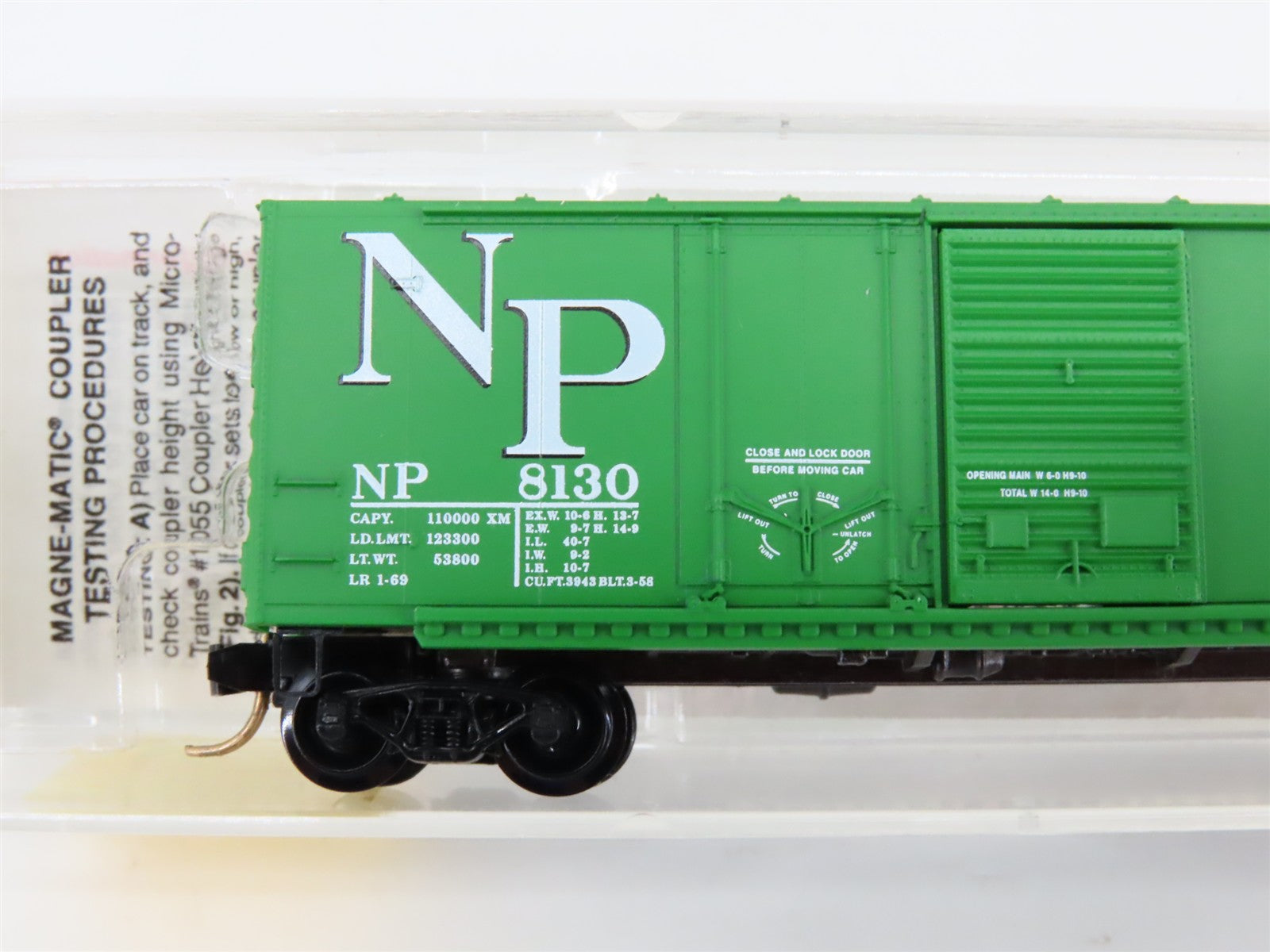 N Scale Micro-Trains MTL 22090 NP Northern Pacific 40' Box Car #8130