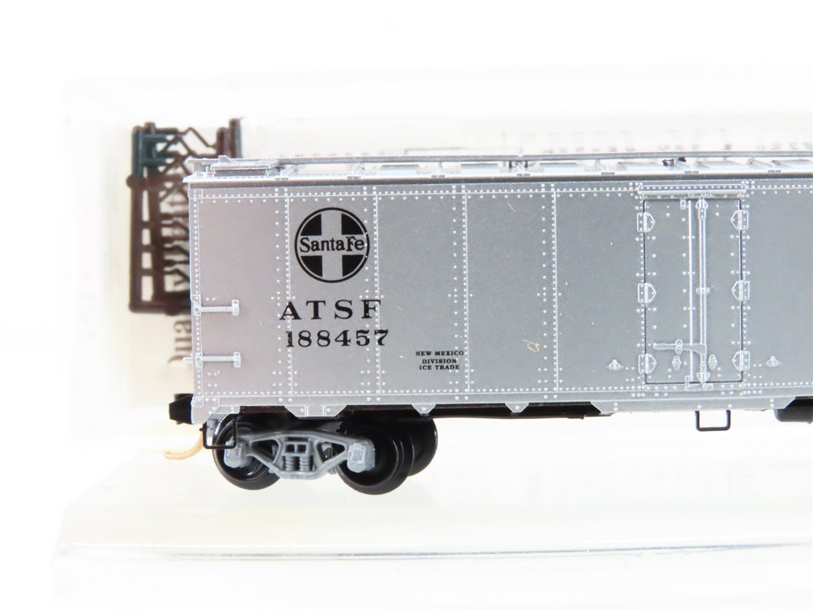 N Scale Micro-Trains MTL 59030 ATSF Santa Fe 40' Steel Ice Reefer #188457