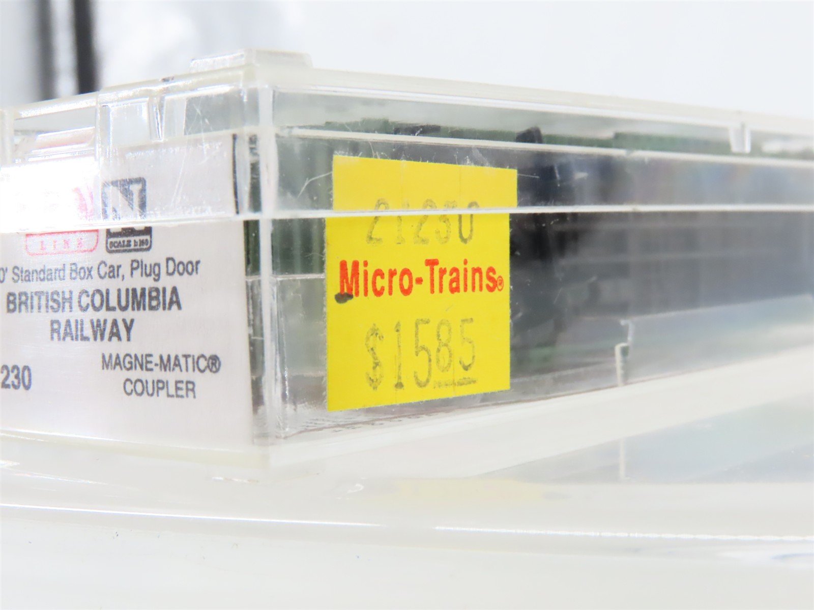 N Scale Micro-Trains MTL 21230 BCOL British Columbia 40' Standard Boxcar #8002