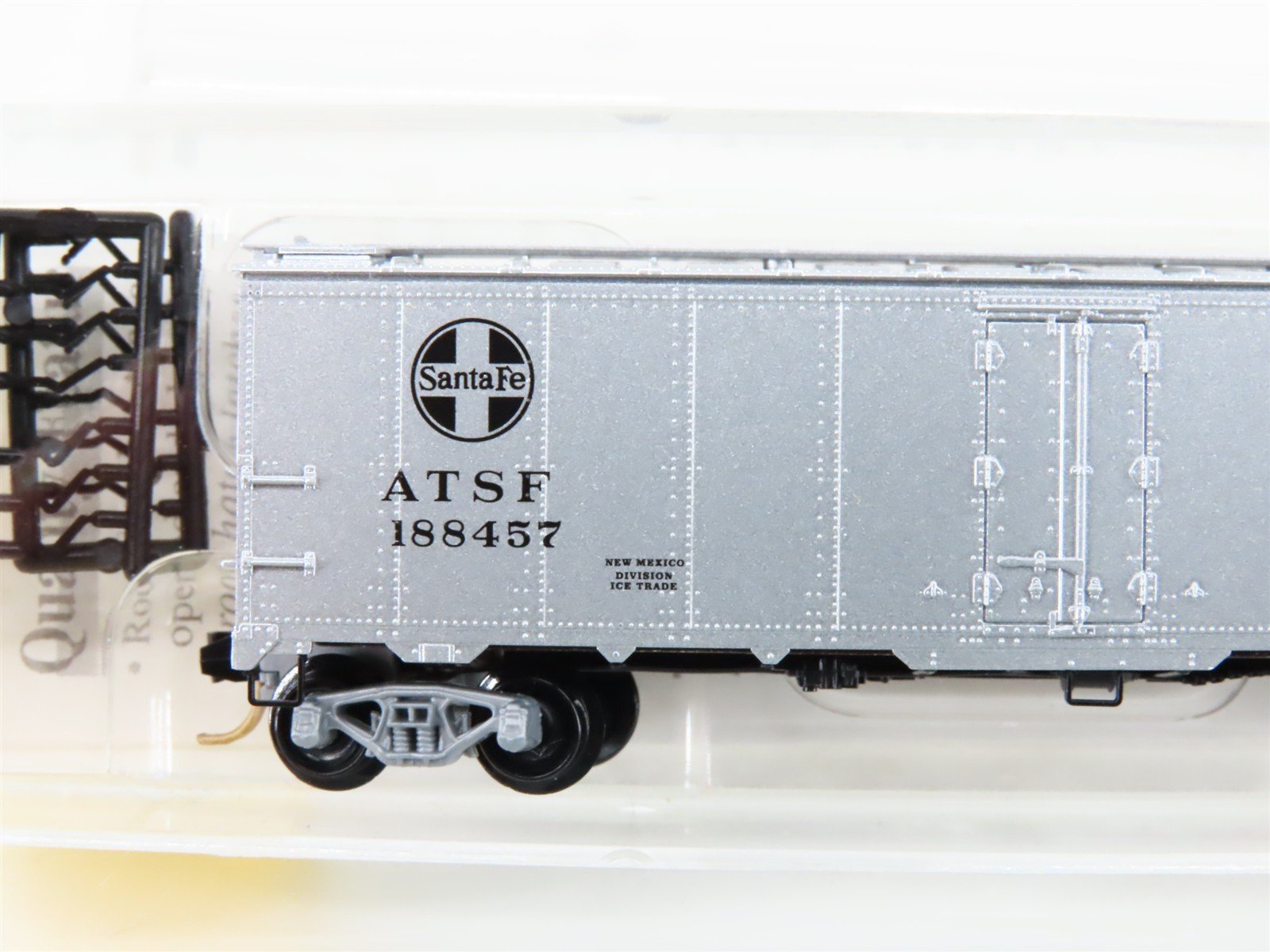 N Scale Micro-Trains MTL 59030 ATSF Santa Fe 40' Steel Ice Reefer #188457