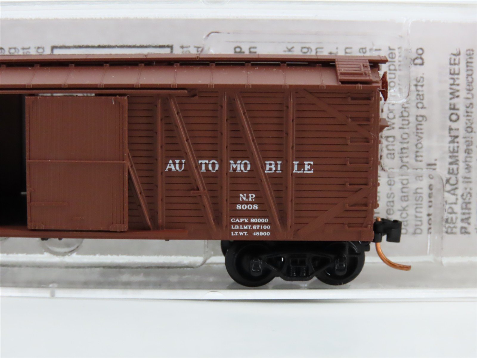 N Scale Micro-Trains MTL 29030 NP Northern Pacific 40' Braced Boxcar #8008