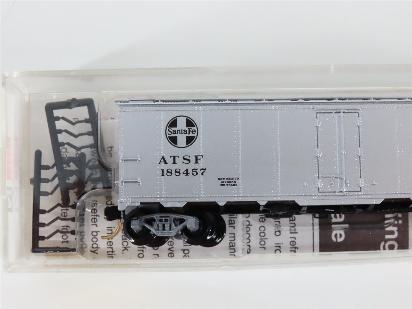 N Scale Micro-Trains MTL 59030 ATSF Santa Fe 40' Steel Ice Reefer #188457