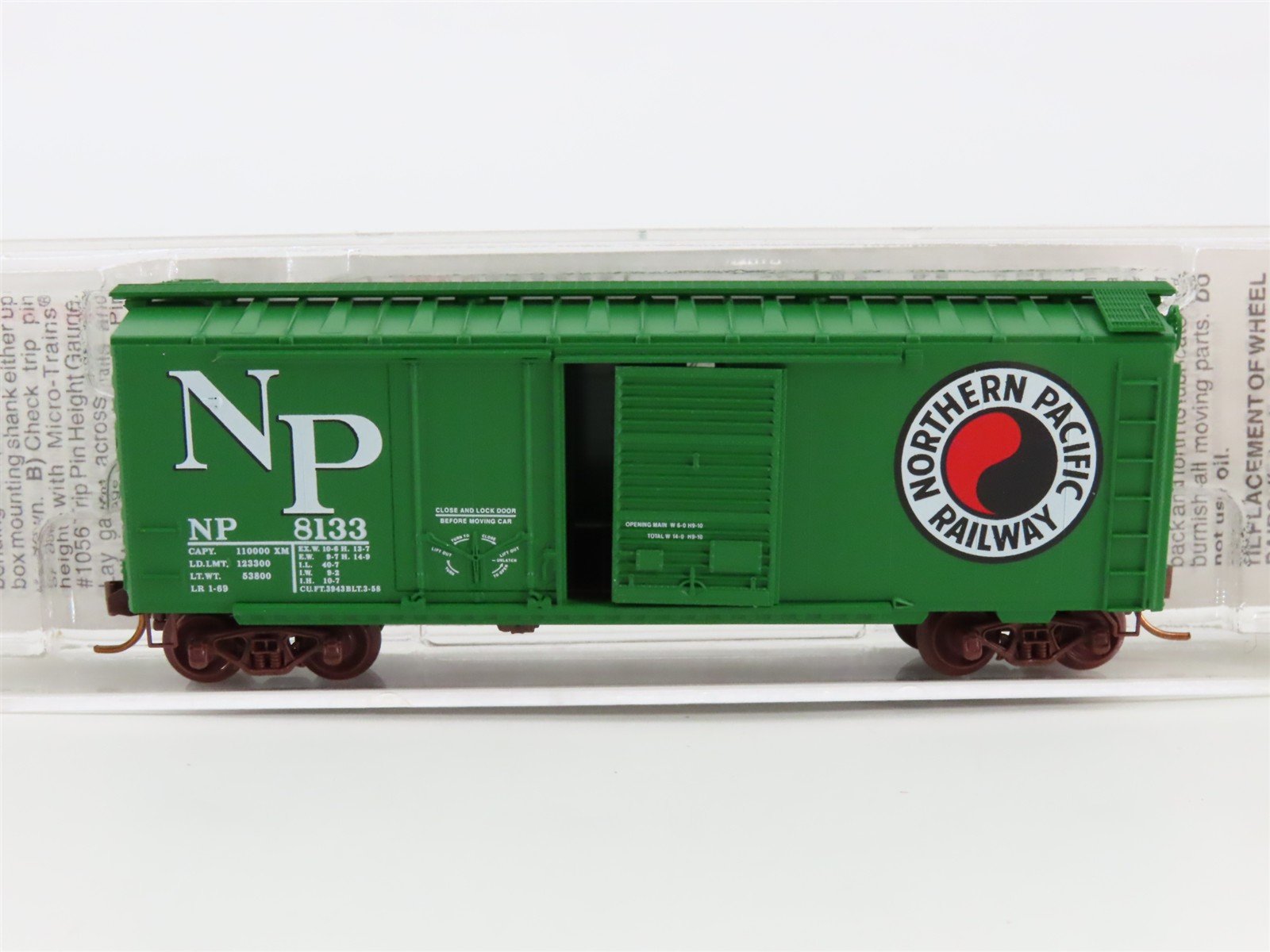 N Scale Micro-Trains MTL 22090 NP Northern Pacific 40' Boxcar #8133