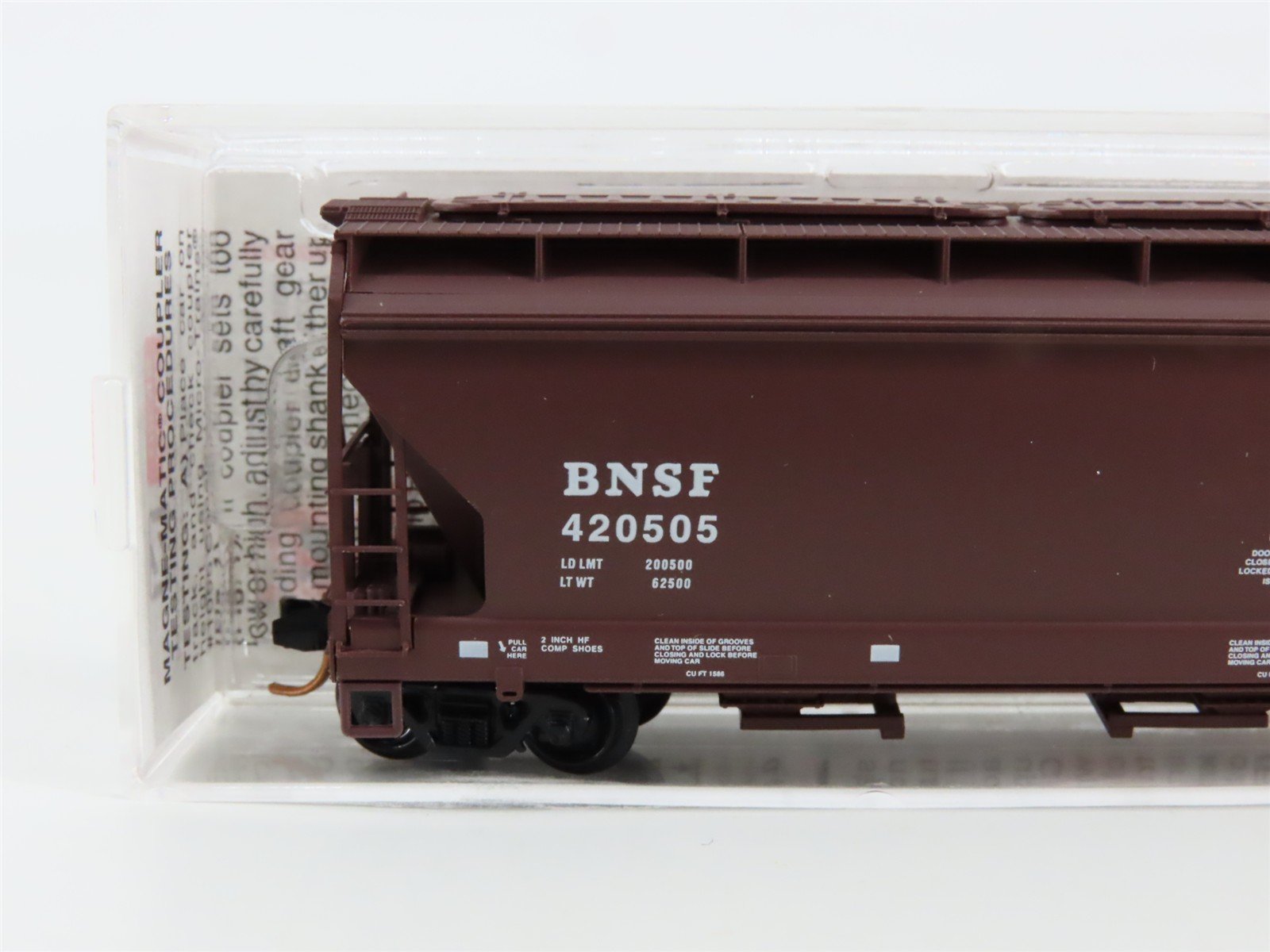 N Scale Micro-Trains MTL 94180 BNSF Railway 3-Bay Covered Hopper #420505
