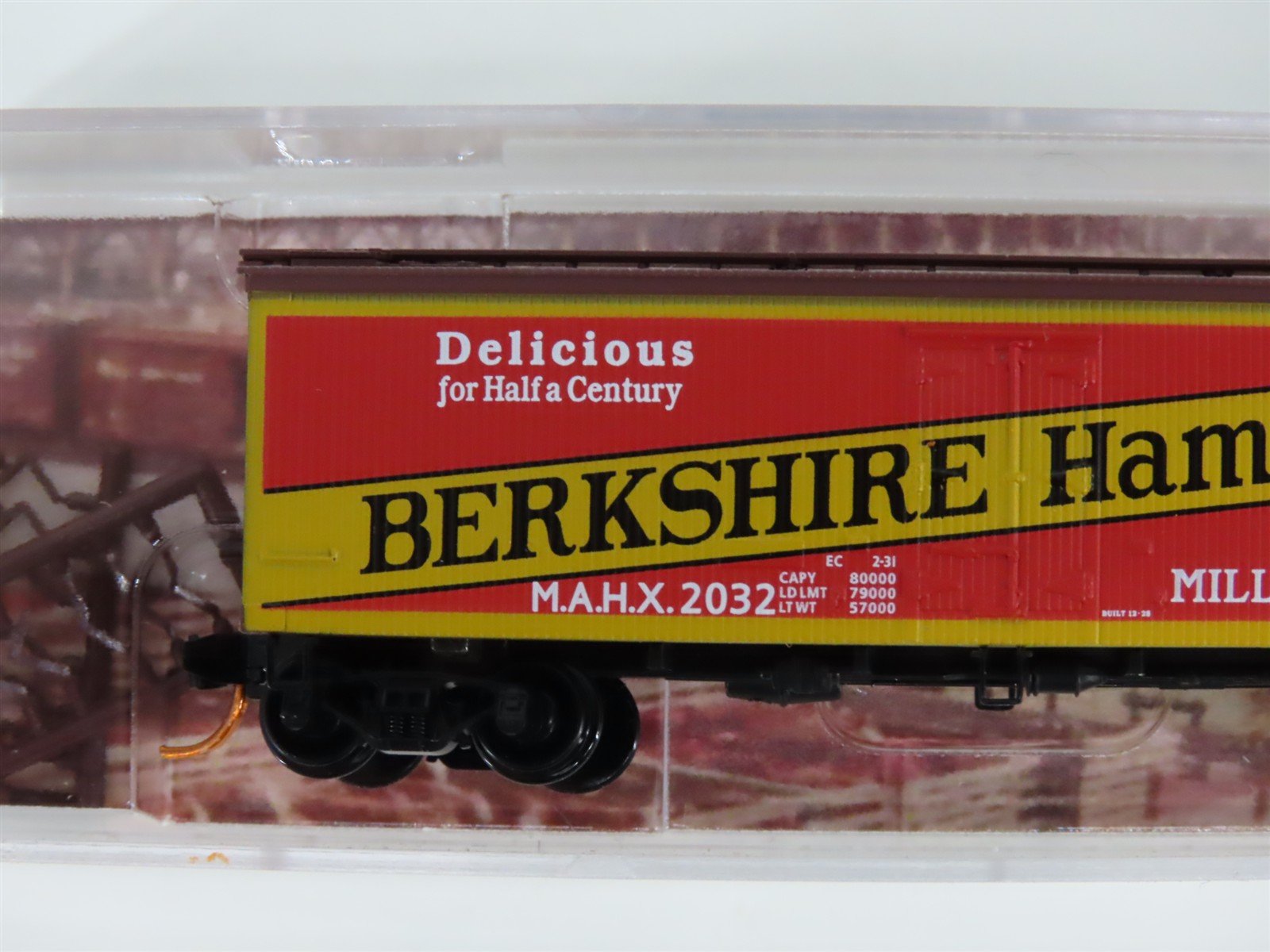 N Scale Micro-Trains MTL 05800506 MAHX Miller & Hart Co. 36' Reefer #2032