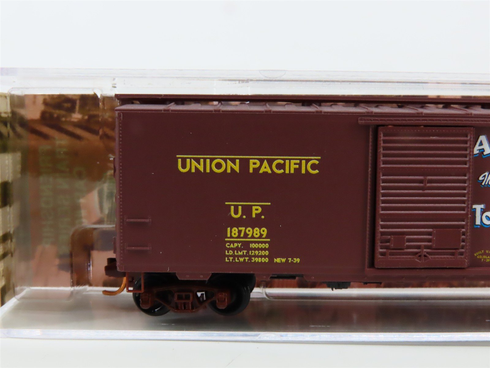 N Scale Micro-Trains MTL 02000017 UP Union Pacific Friendship 40' Boxcar #187989