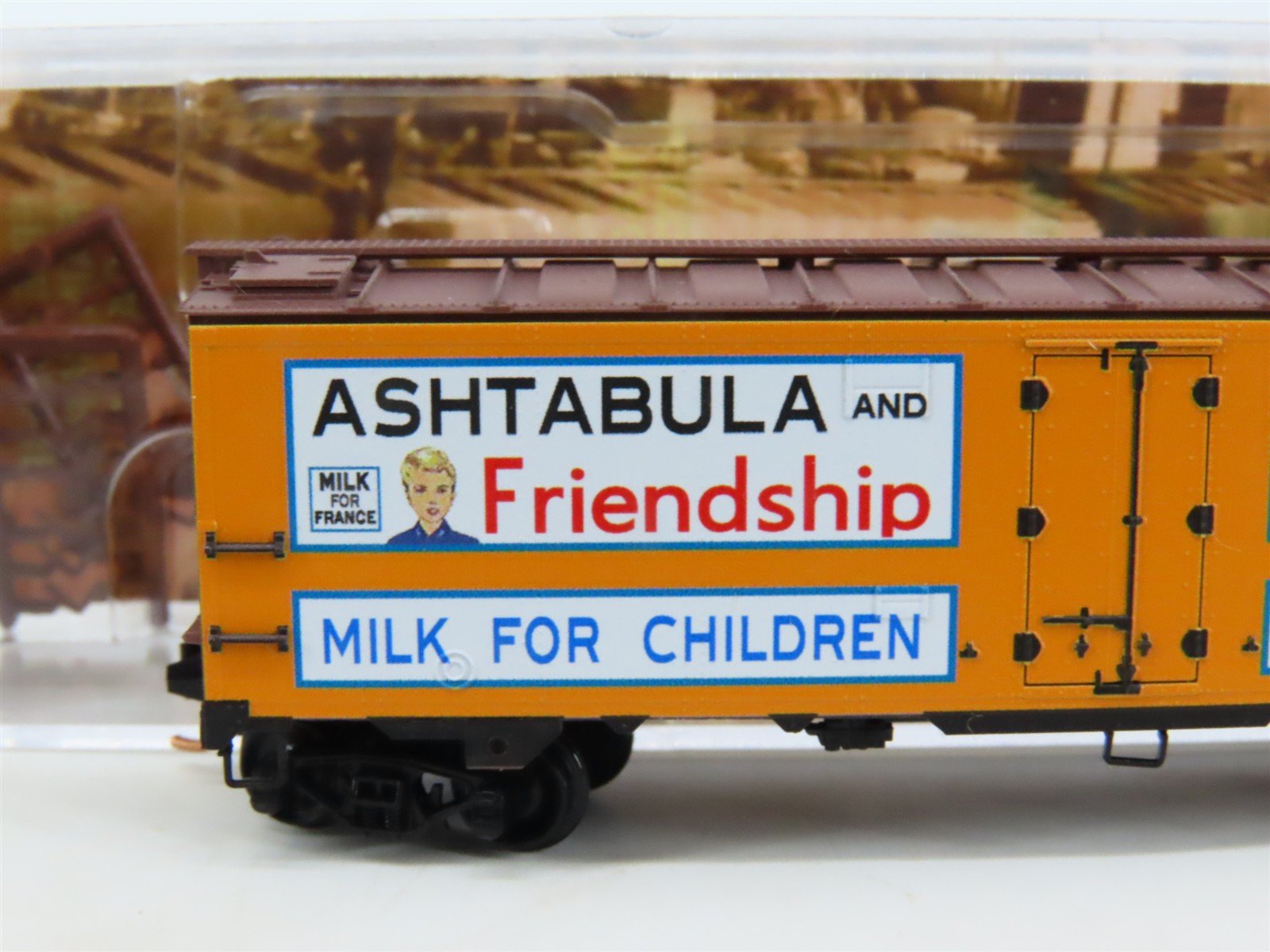 N Scale Micro-Trains MTL 05900576 PFE Ashtabula Friendship 40' Reefer #66370