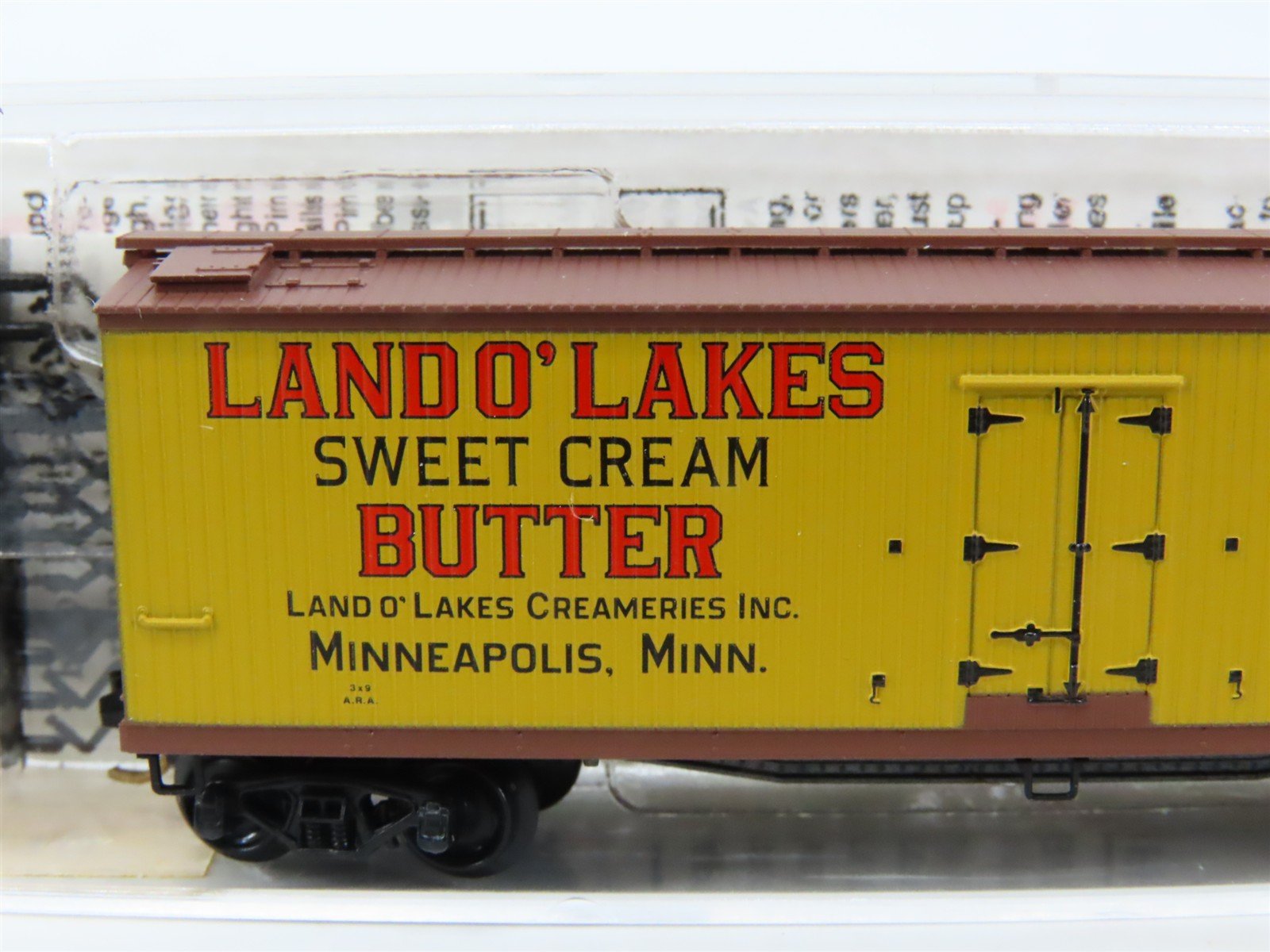 N Scale Micro-Trains MTL 49470 URTC Land O' Lakes 40' Wood Reefer #10134