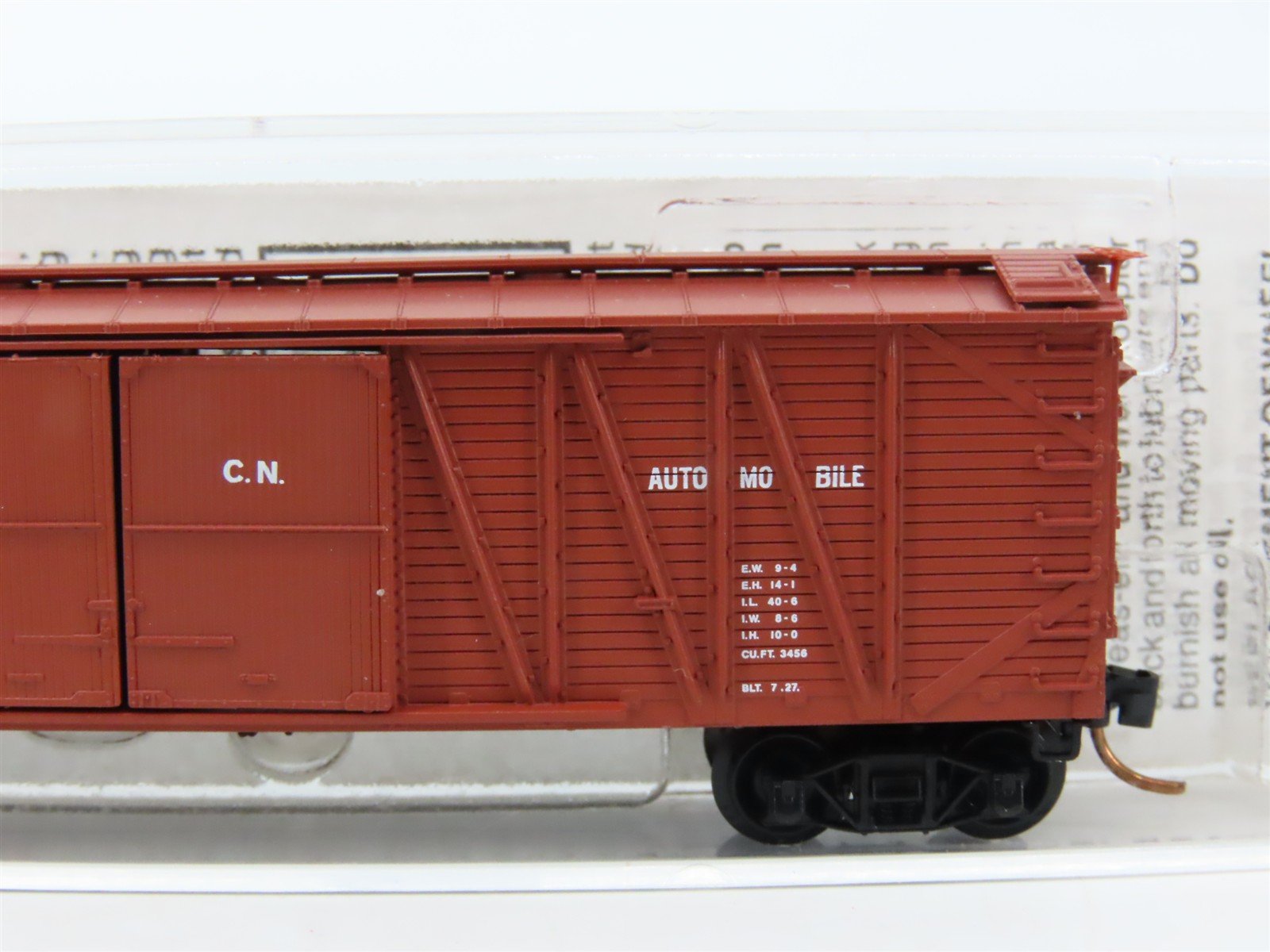 N Scale Micro-Trains MTL 40010 CN Canadian National 40' Braced Boxcar #582593