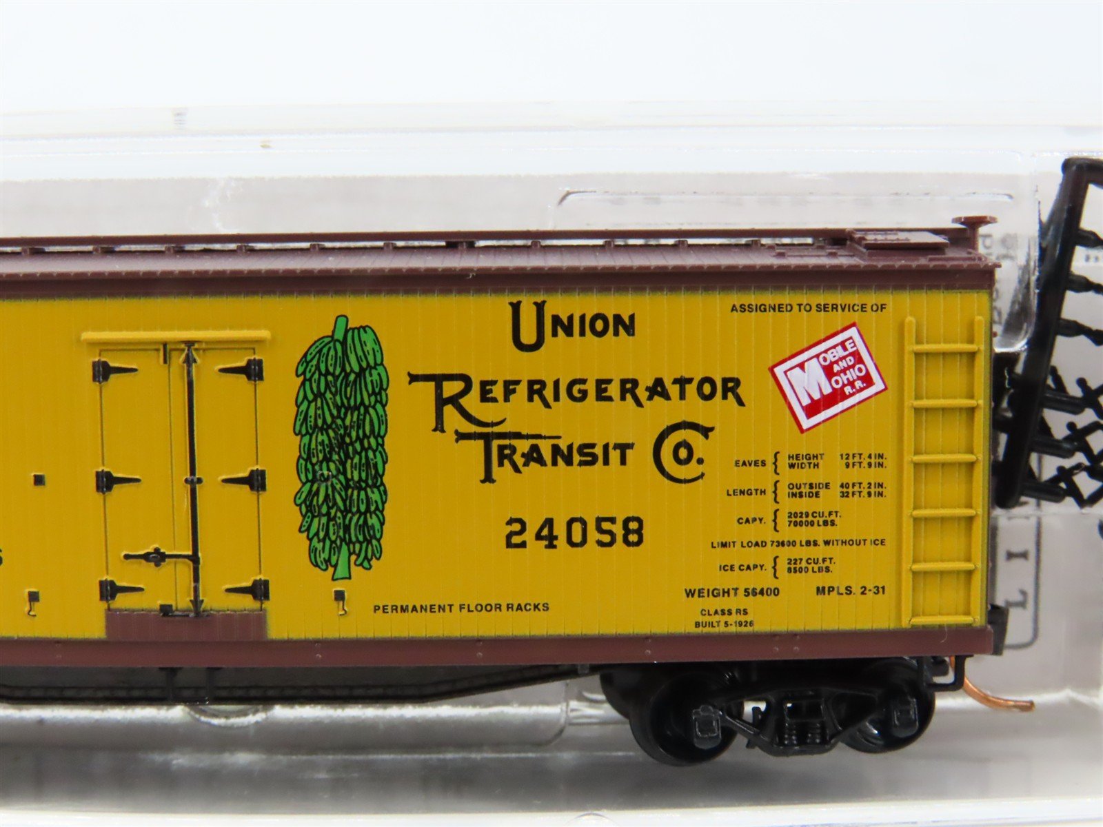 N Scale Micro-Trains MTL 04900390 URTC Bananas Dispatch Co 40' Reefer #24058