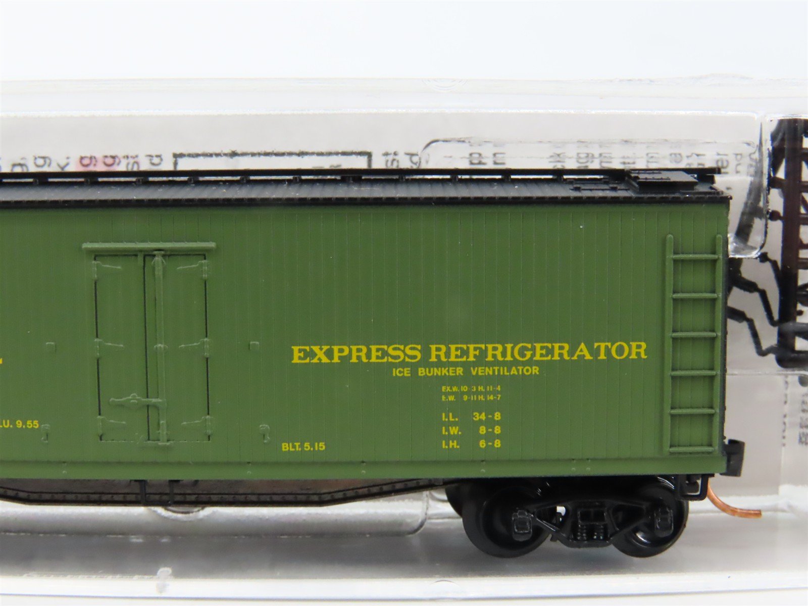 N Scale Micro-Trains MTL 49570 CN Canadian National 40' Wood Reefer #10329