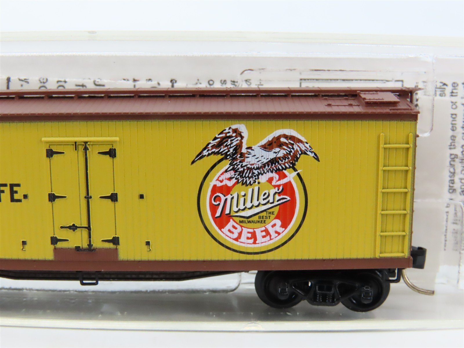 N Scale Micro-Trains MTL 49410 URTC Miller High Life 40' Wood Reefer #93187