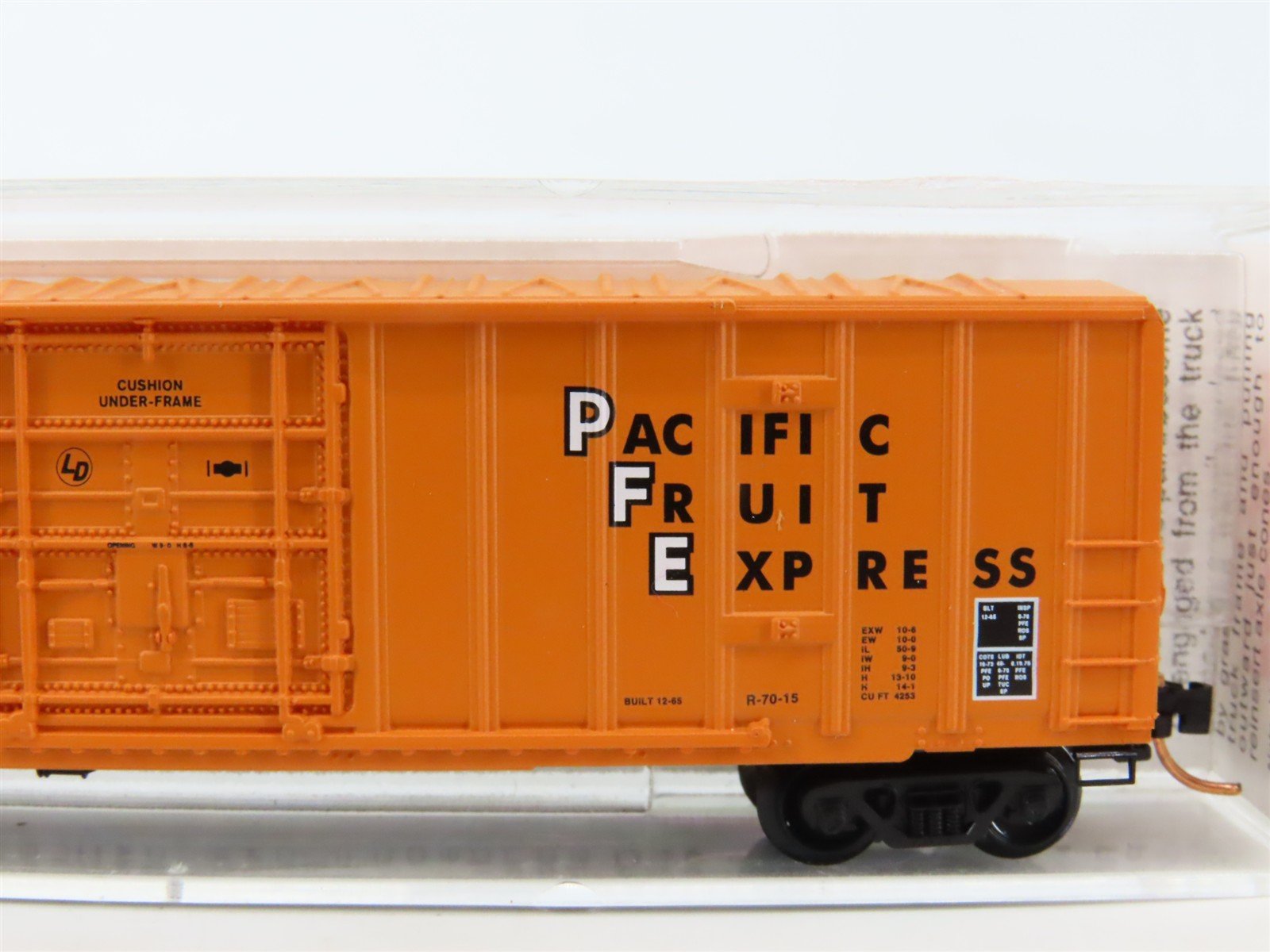 N Micro-Trains MTL 27090 SPFE Pacific Fruit Express 50' Rib Side Boxcar #453571