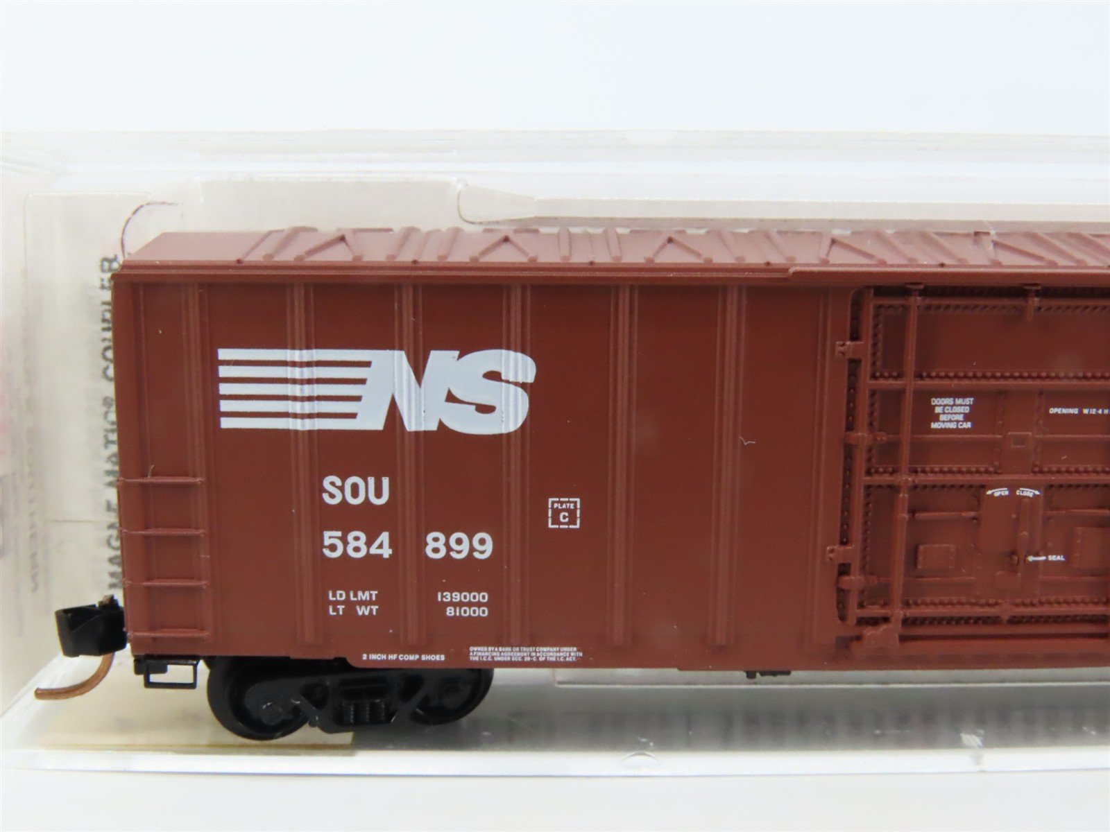 N Scale Micro-Trains MTL 27230 SOU Norfolk Southern 50' Standard Boxcar #584899