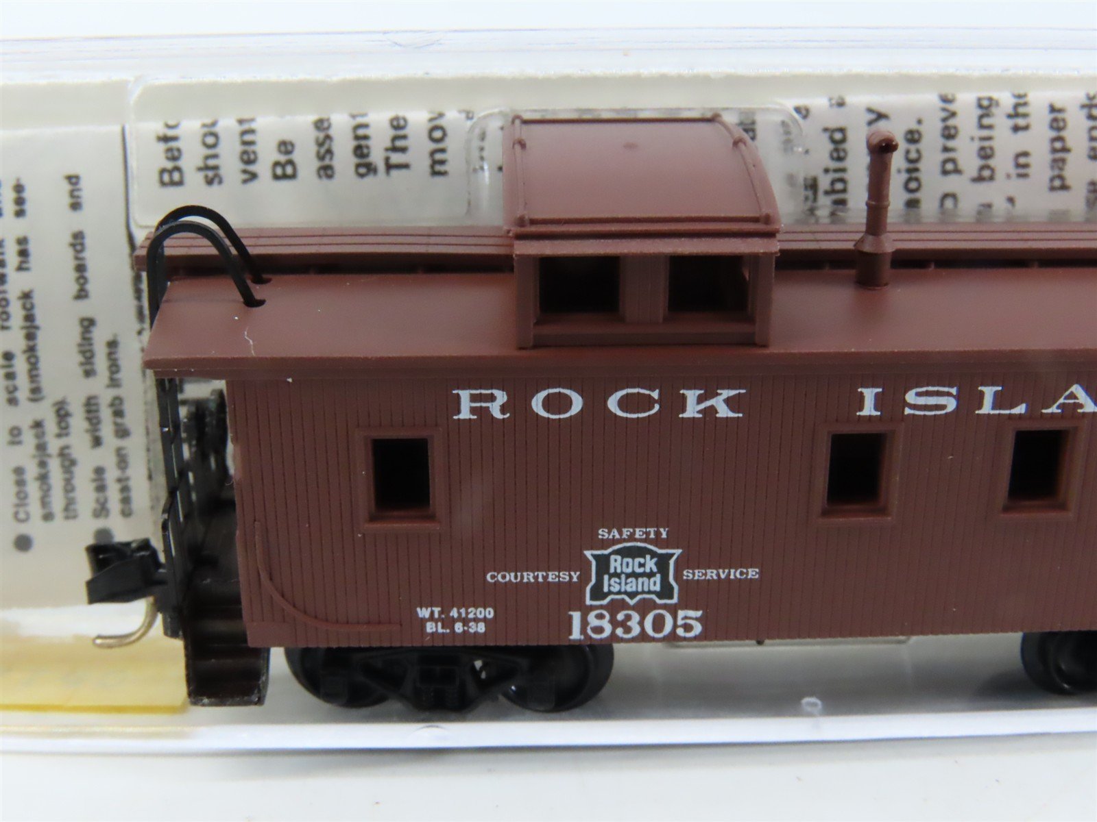 N Scale Micro-Trains MTL 61140 RI Rock Island 34' Wood Caboose #18305