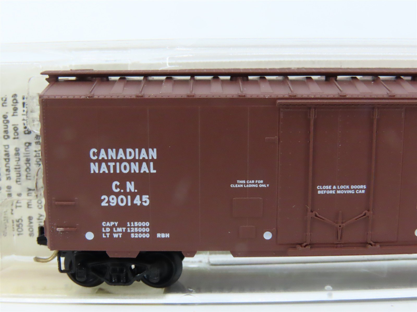 N Scale Micro-Trains MTL 21120 CN Canadian National 40' Standard Boxcar #290145