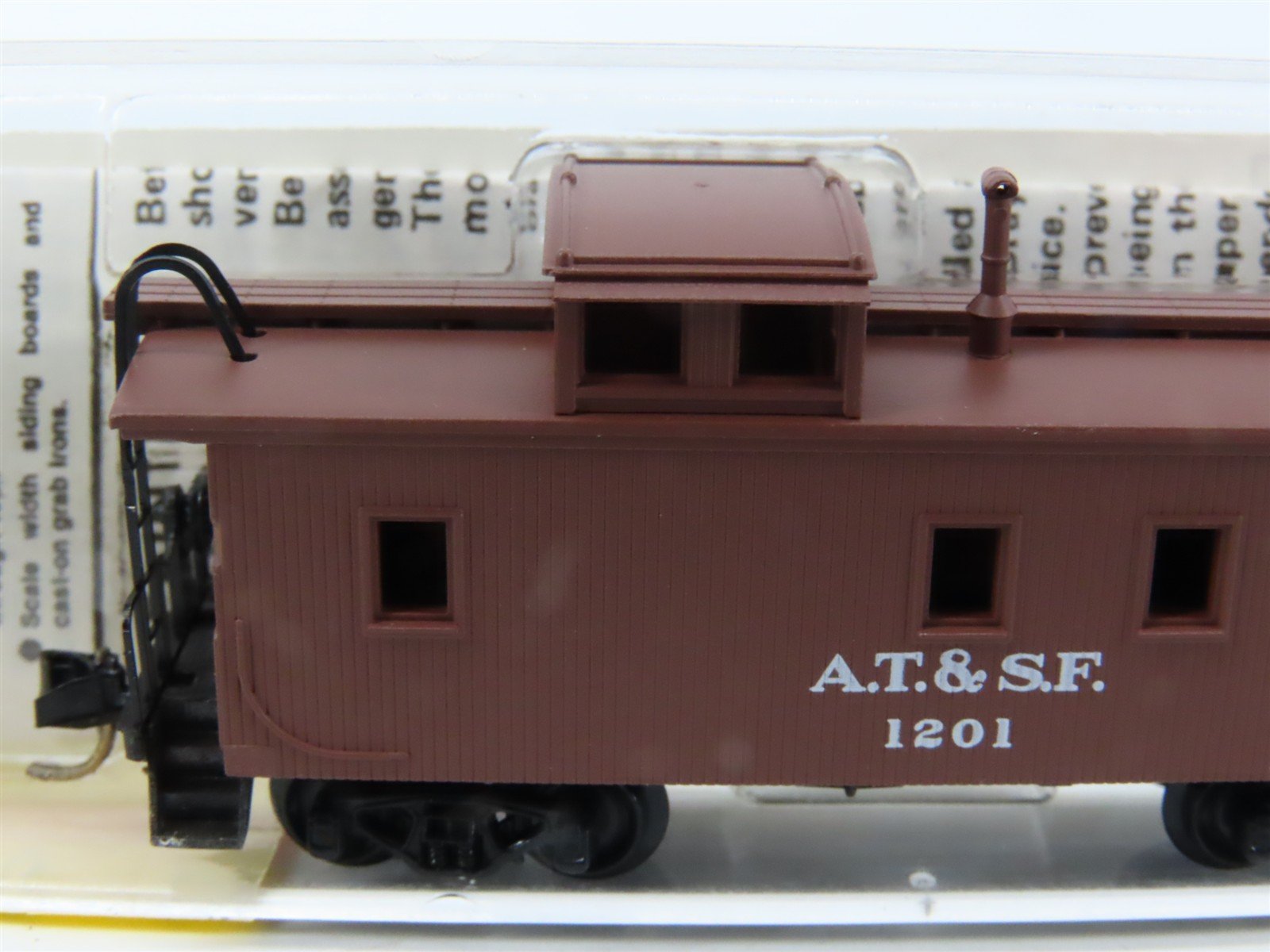 N Scale Micro-Trains MTL 51100 ATSF Santa Fe 34' Wood Caboose #1201
