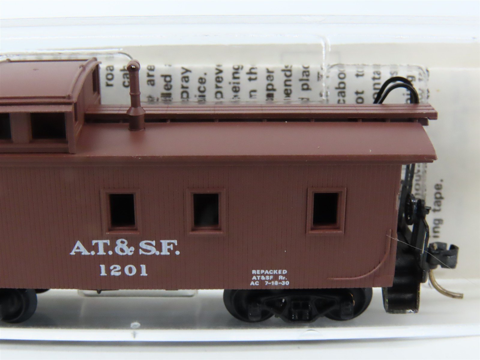 N Scale Micro-Trains MTL 51100 ATSF Santa Fe 34' Wood Caboose #1201