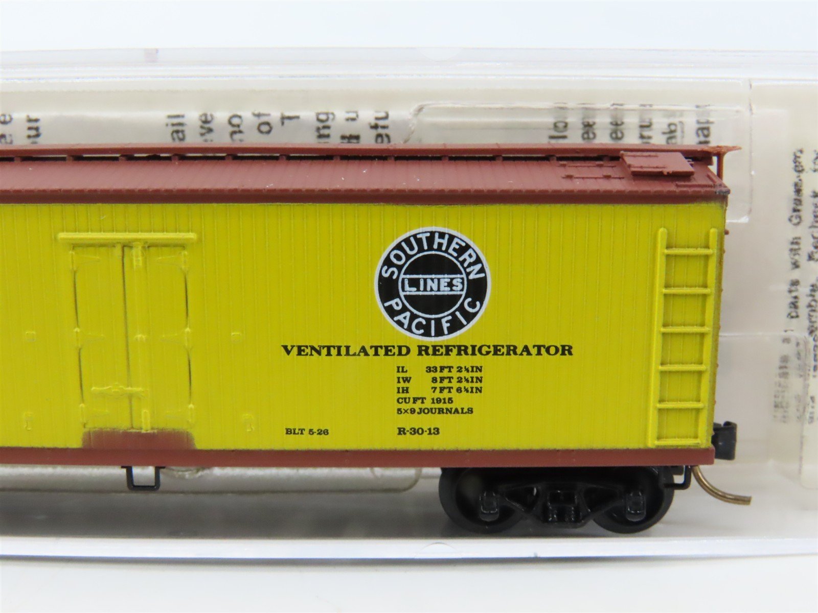 N Scale Micro-Trains MTL 49180 PFE Southern Pacific 40' Wood Reefer #35447