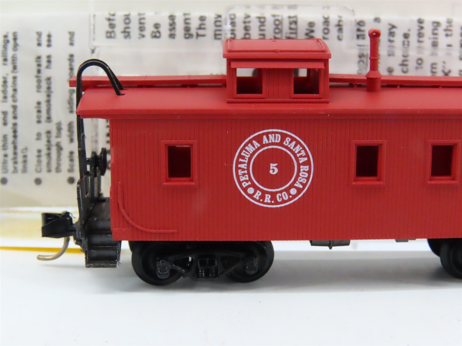 N Scale Micro-Trains MTL 50120 Petaluma & Santa Rosa 34' Wood Caboose