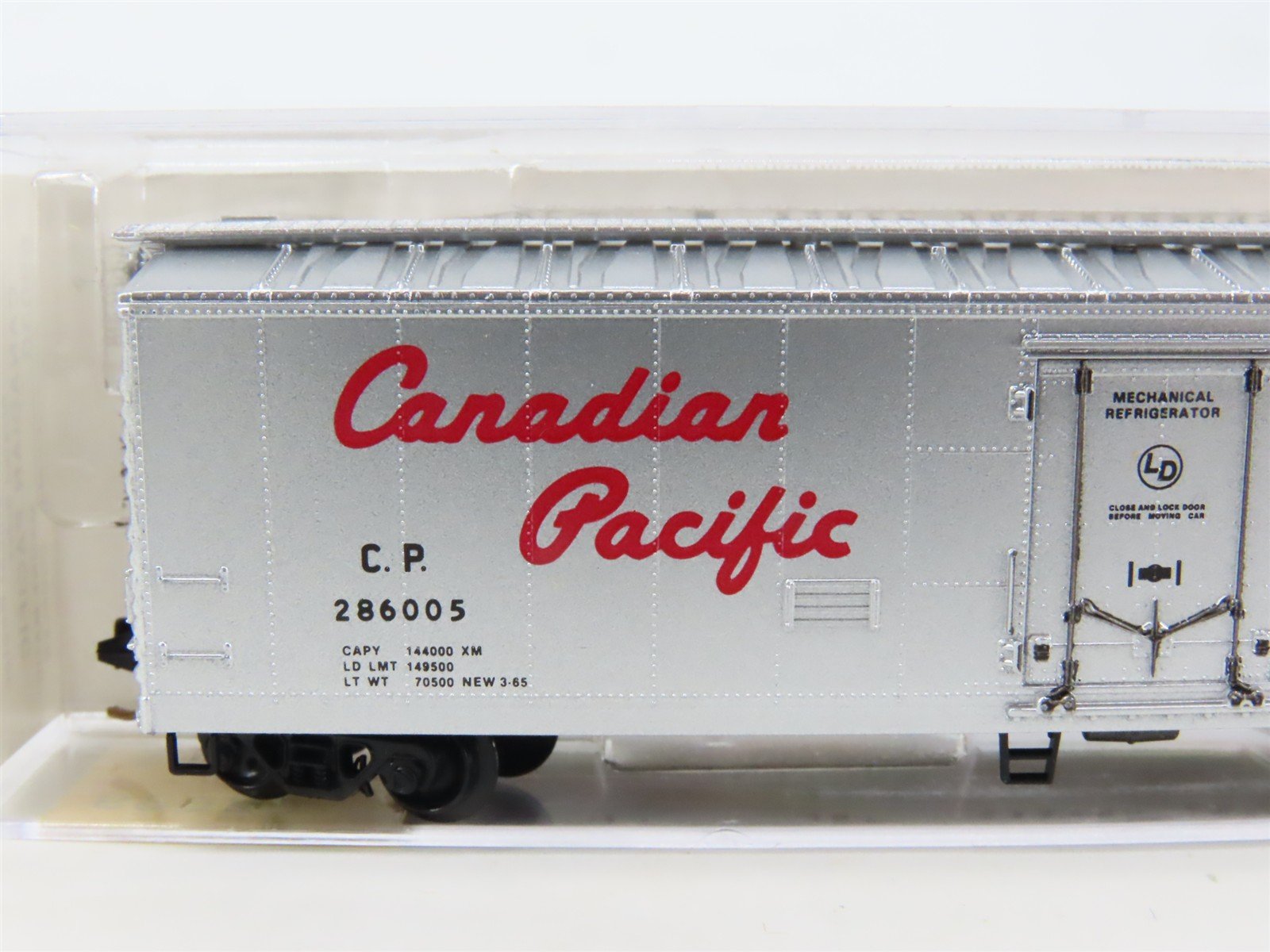 N Scale Micro-Trains MTL 69030 CP Canadian Pacific 51' Mech Reefer #286005