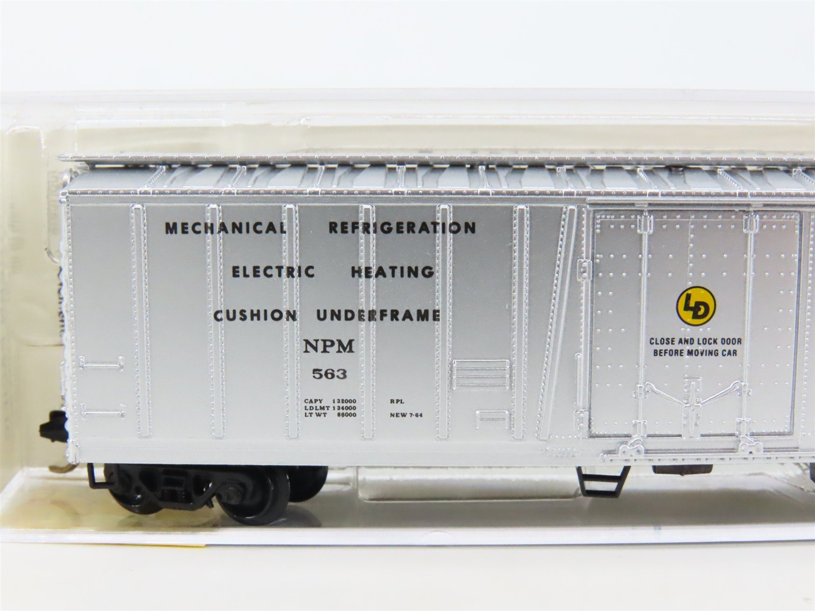 N Scale Micro-Trains MTL 70050 NP Northern Pacific 51' Mech Reefer #563