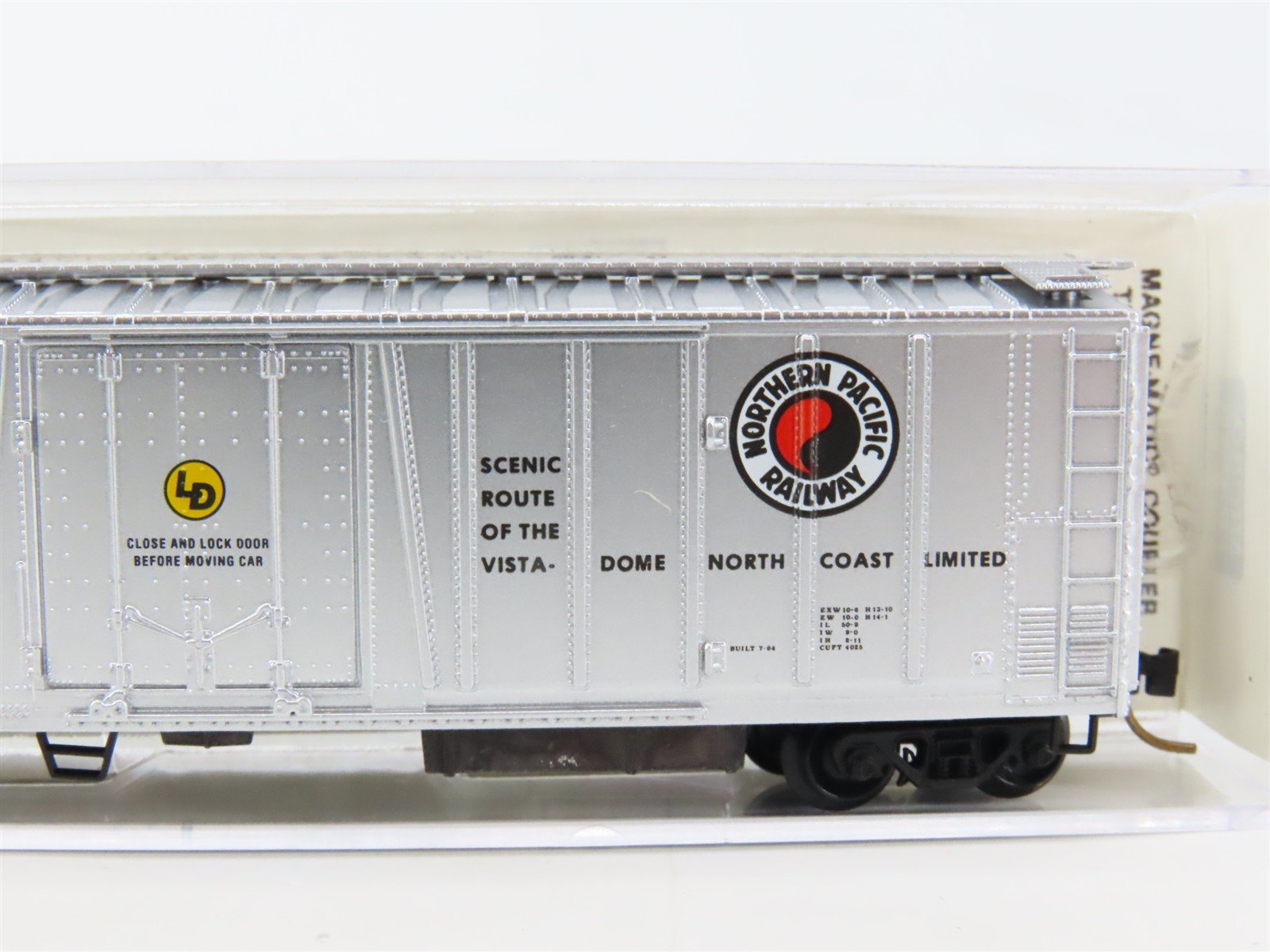 N Scale Micro-Trains MTL 70050 NP Northern Pacific 51' Mech Reefer #563