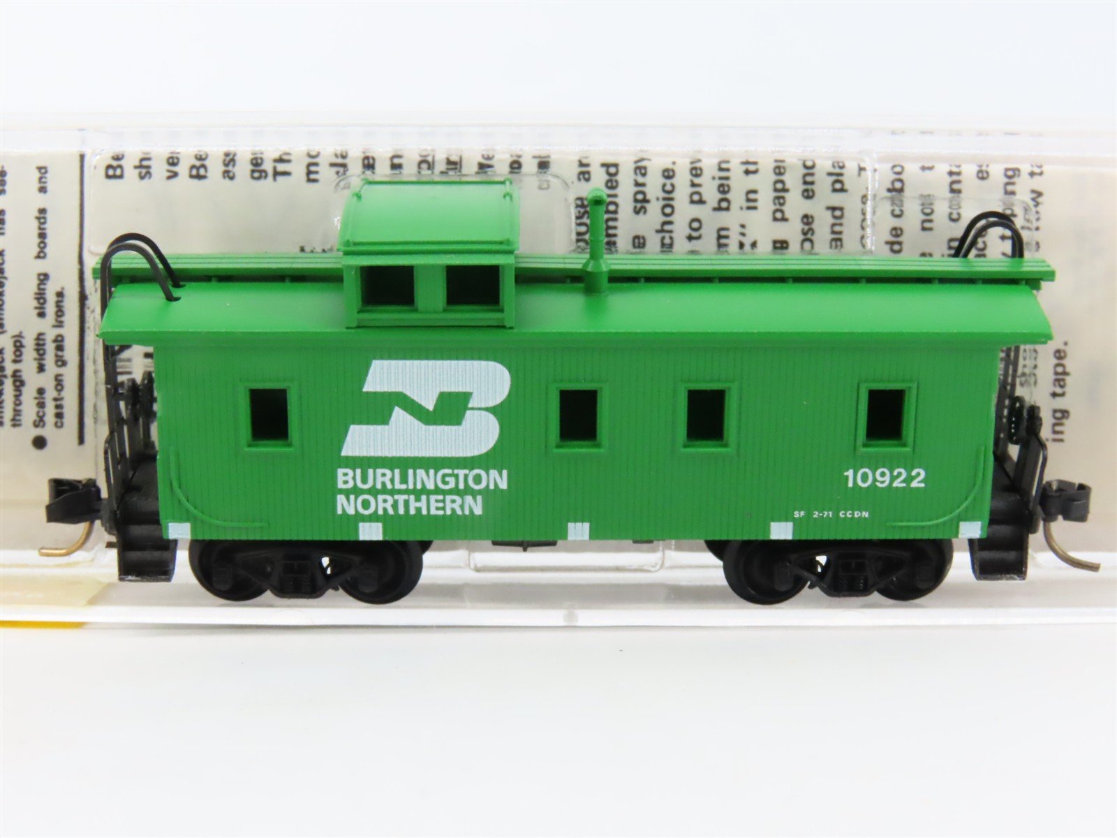 N Scale Micro-Trains MTL 51090 BN Burlington Northern 34' Wood Caboose #10922