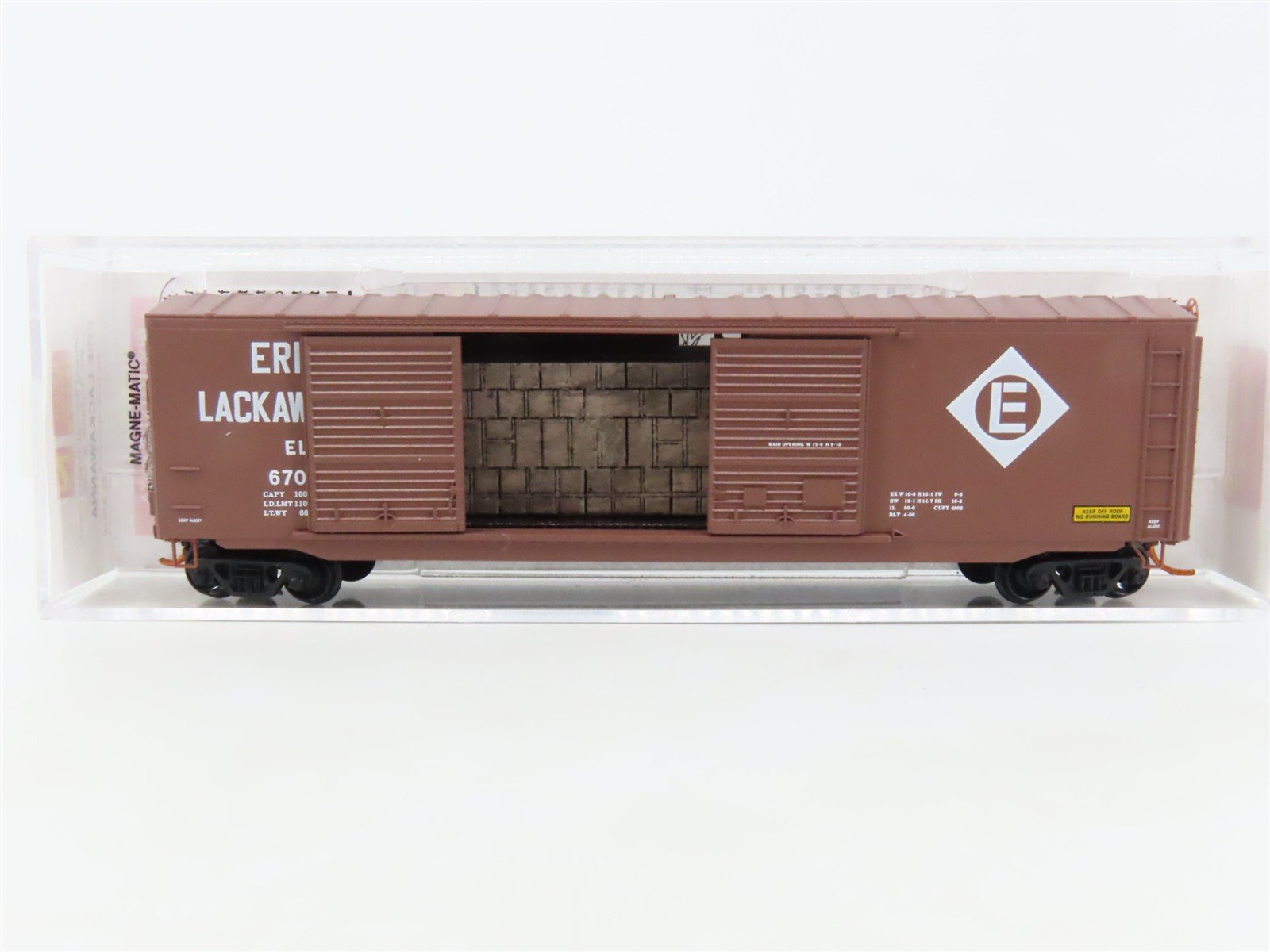 N Scale Micro-Trains MTL 03700100 EL Erie Lackawanna 50' Boxcar #67018 w/Load