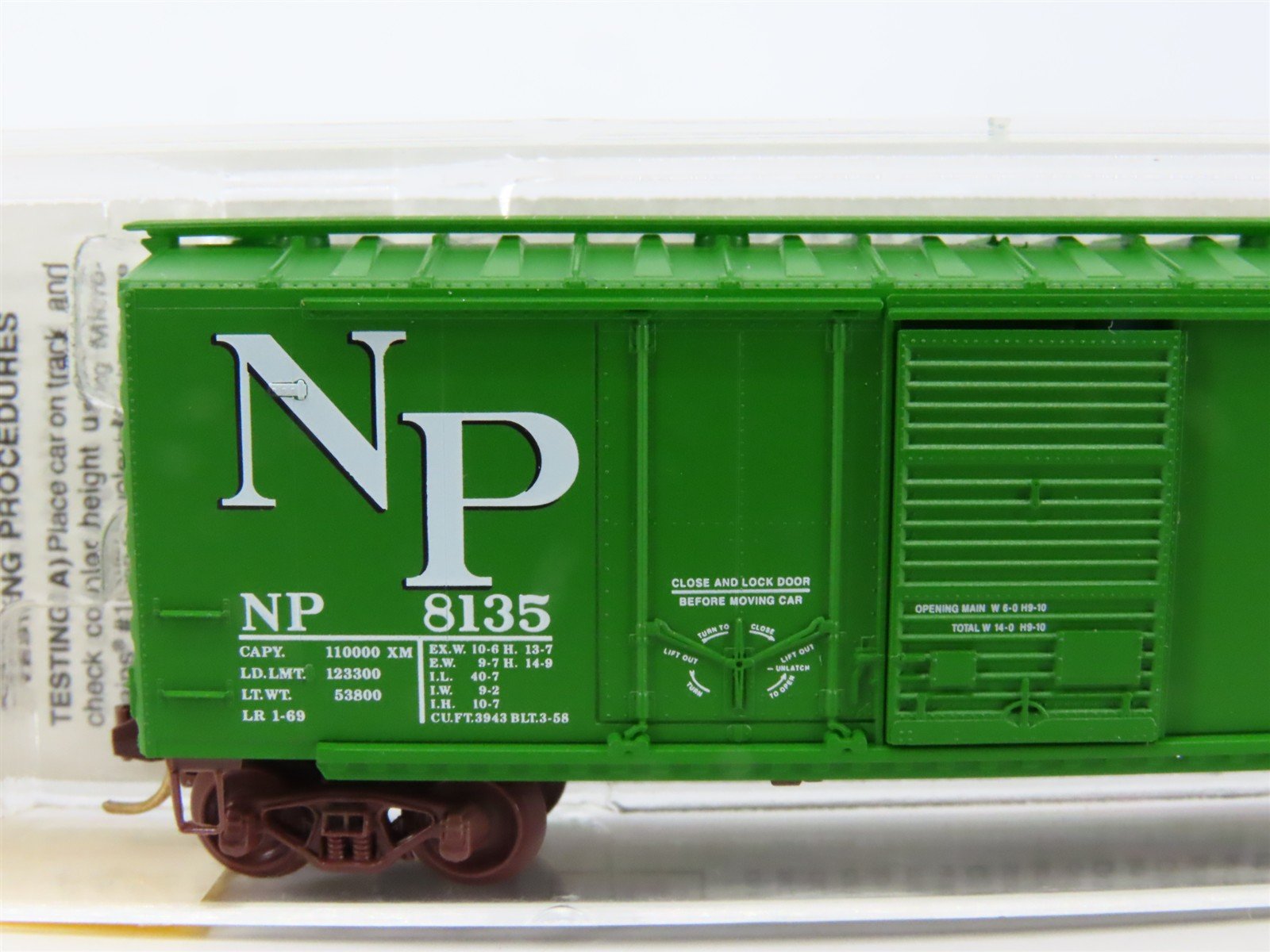 N Scale Micro-Trains MTL 22090 NP Northern Pacific 40' Standard Boxcar #8135