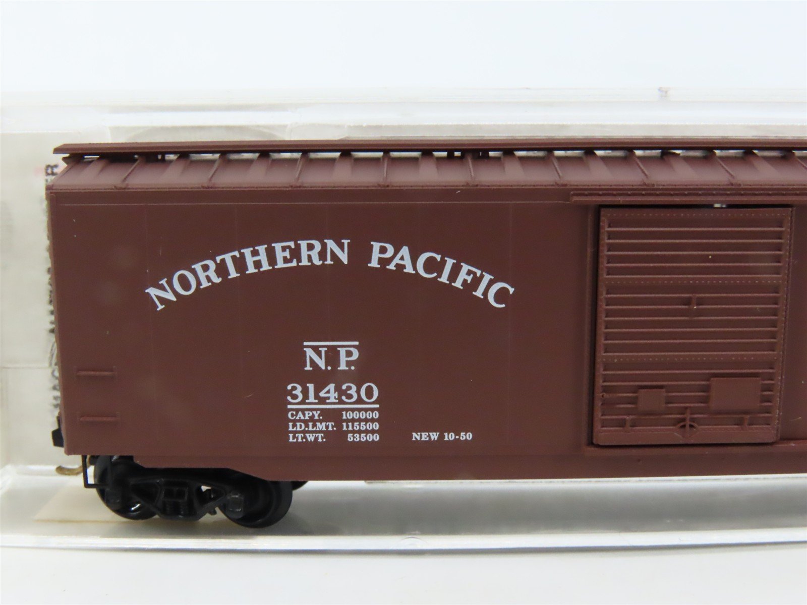 N Scale Micro-Trains MTL 31060 NP Northern Pacific 50' Standard Boxcar #31430