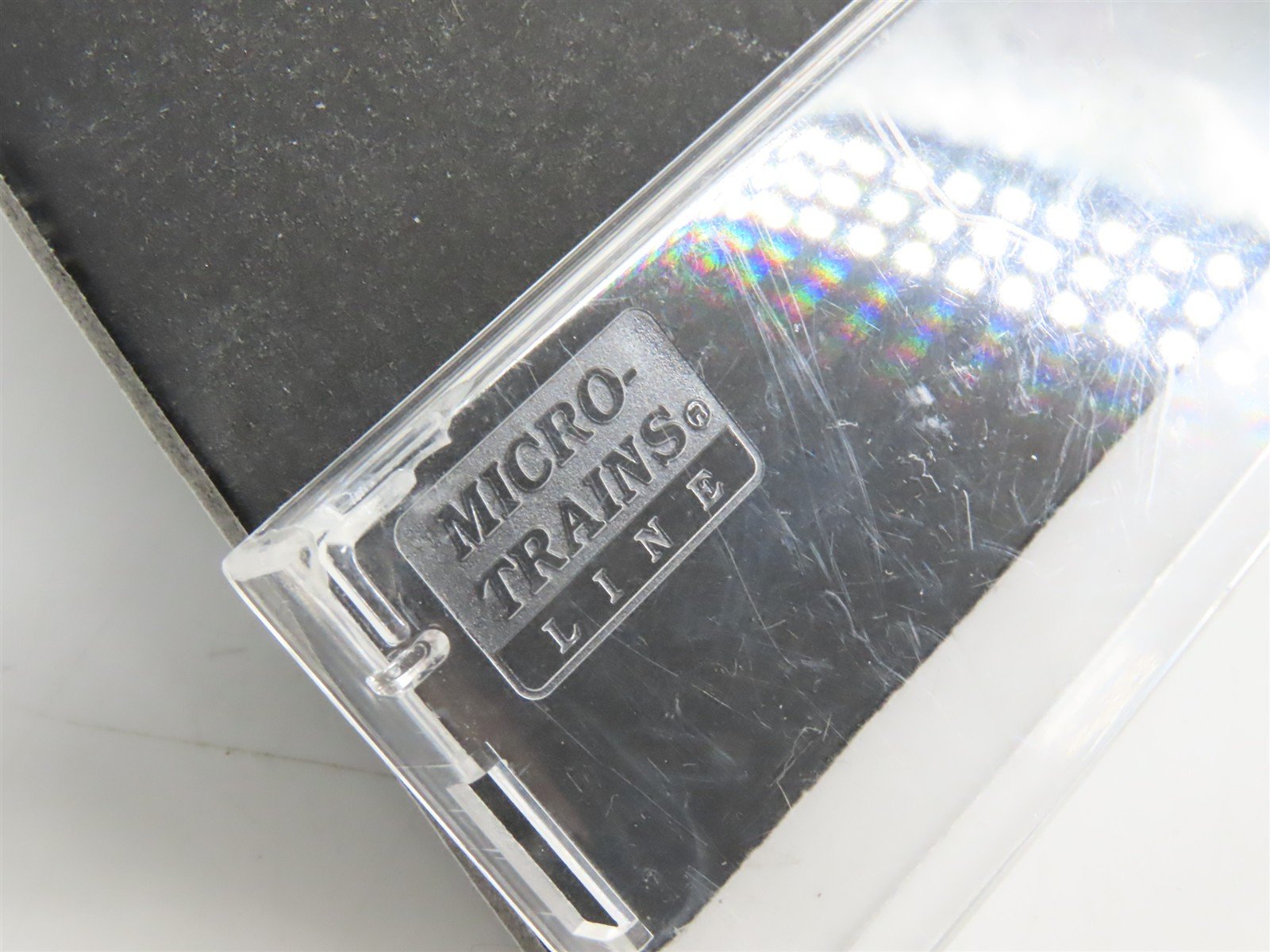 N Micro-Trains MTL 09200231 NP Northern Pacific 2-Bay Covered Hopper #75023