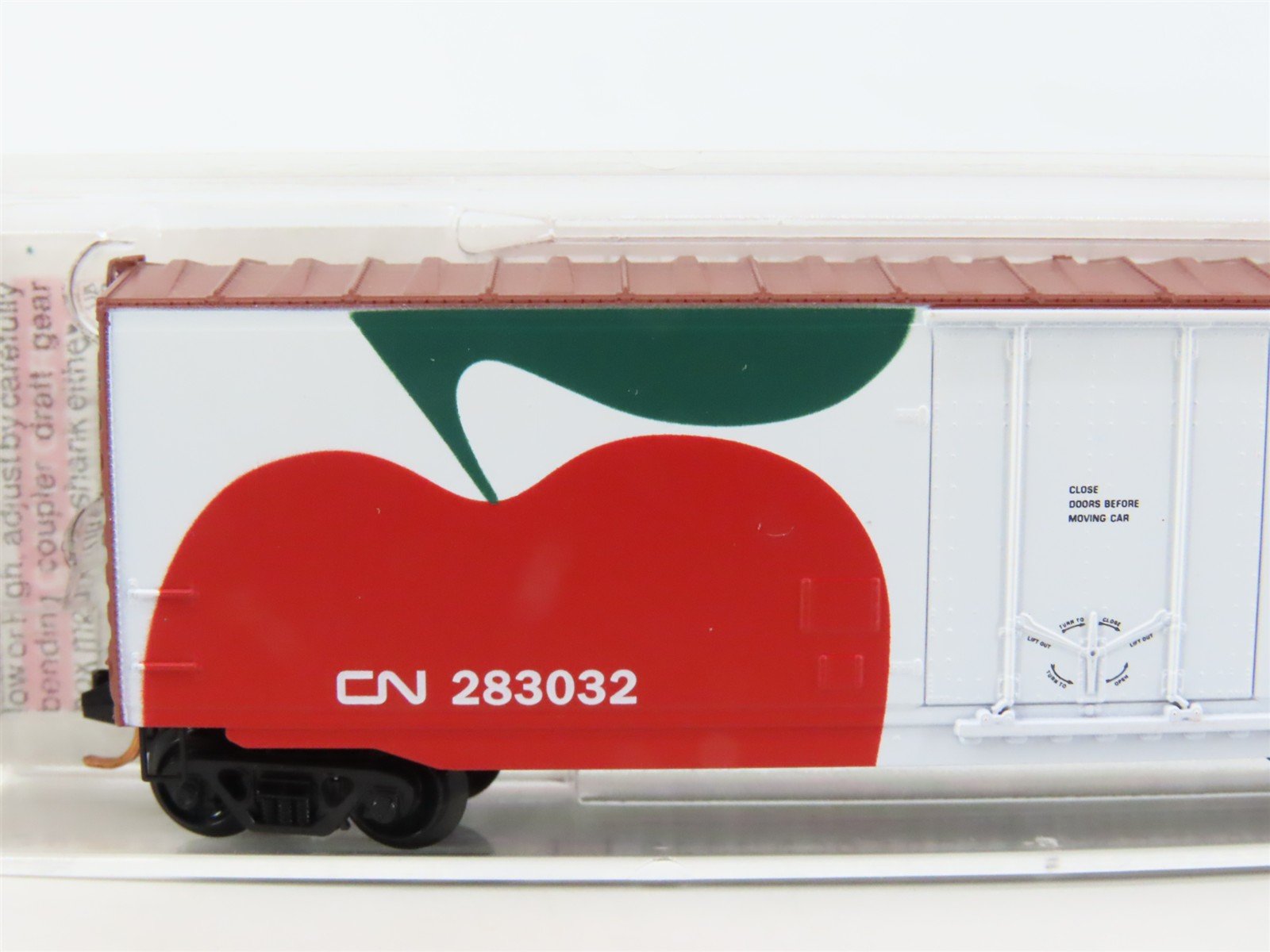 N Scale Micro-Trains MTL 38340 CN Canadian National 50' Standard Boxcar #283032