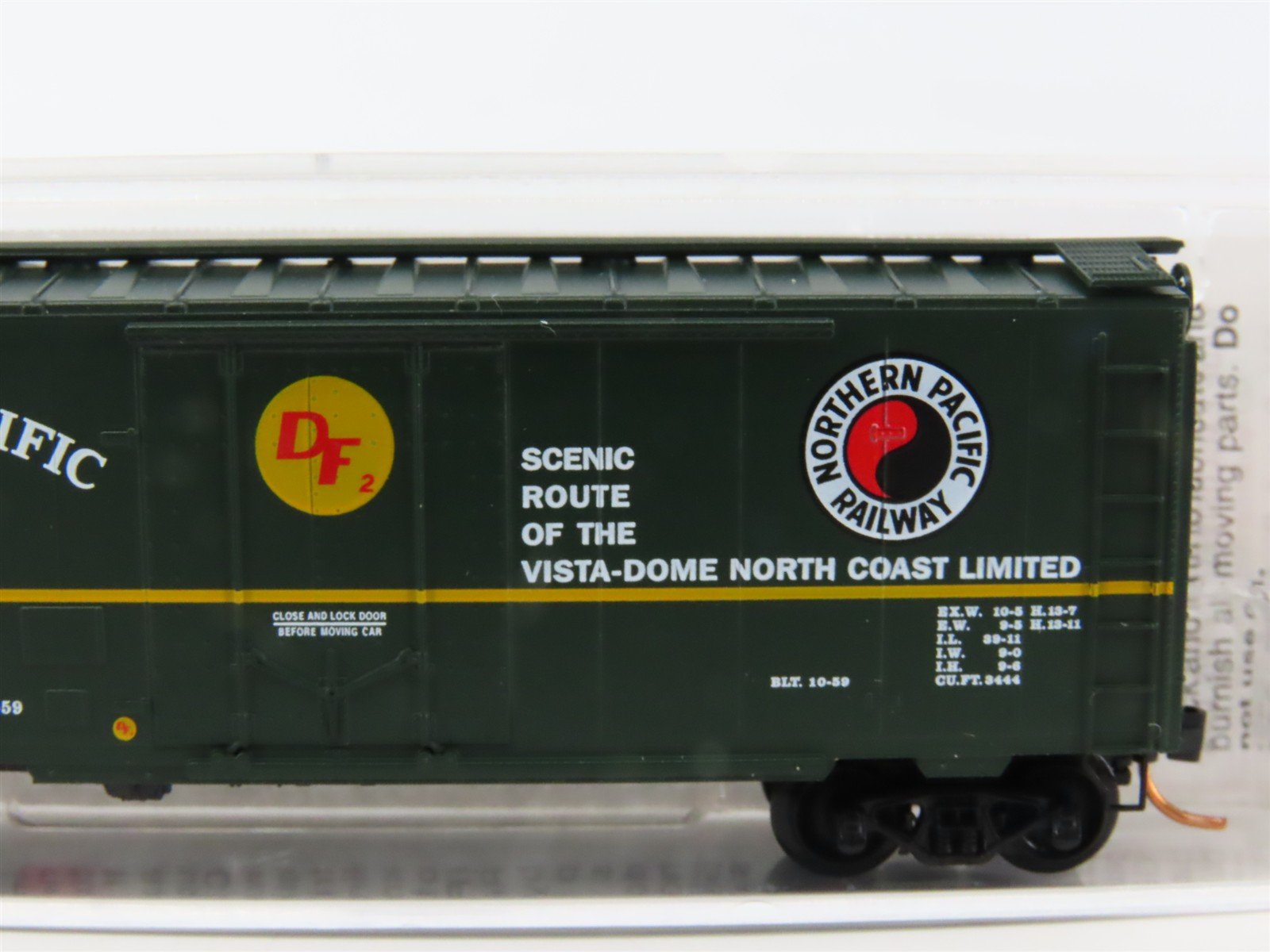 N Scale Micro-Trains MTL 21210 NP Northern Pacific 40' Standard Boxcar #98593