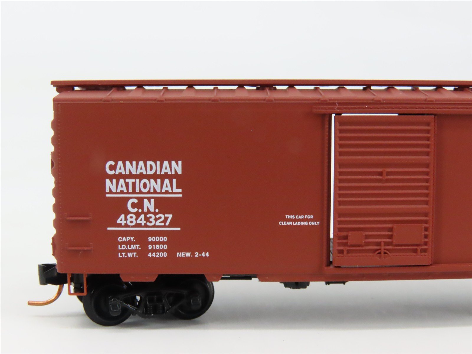 N Scale Micro-Trains 02000796 CN Canadian National 40' Box Car 484327 RTR