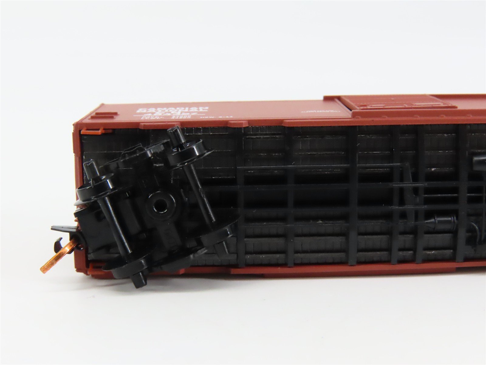 N Scale Micro-Trains 02000796 CN Canadian National 40' Box Car 484327 RTR