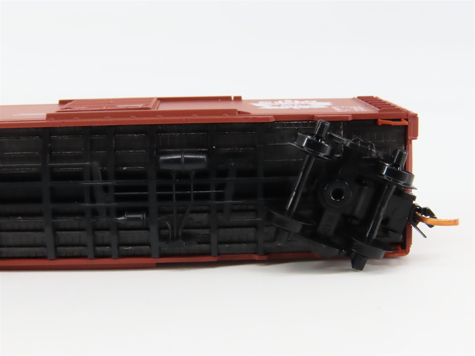 N Scale Micro-Trains 02000796 CN Canadian National 40' Box Car 484327 RTR