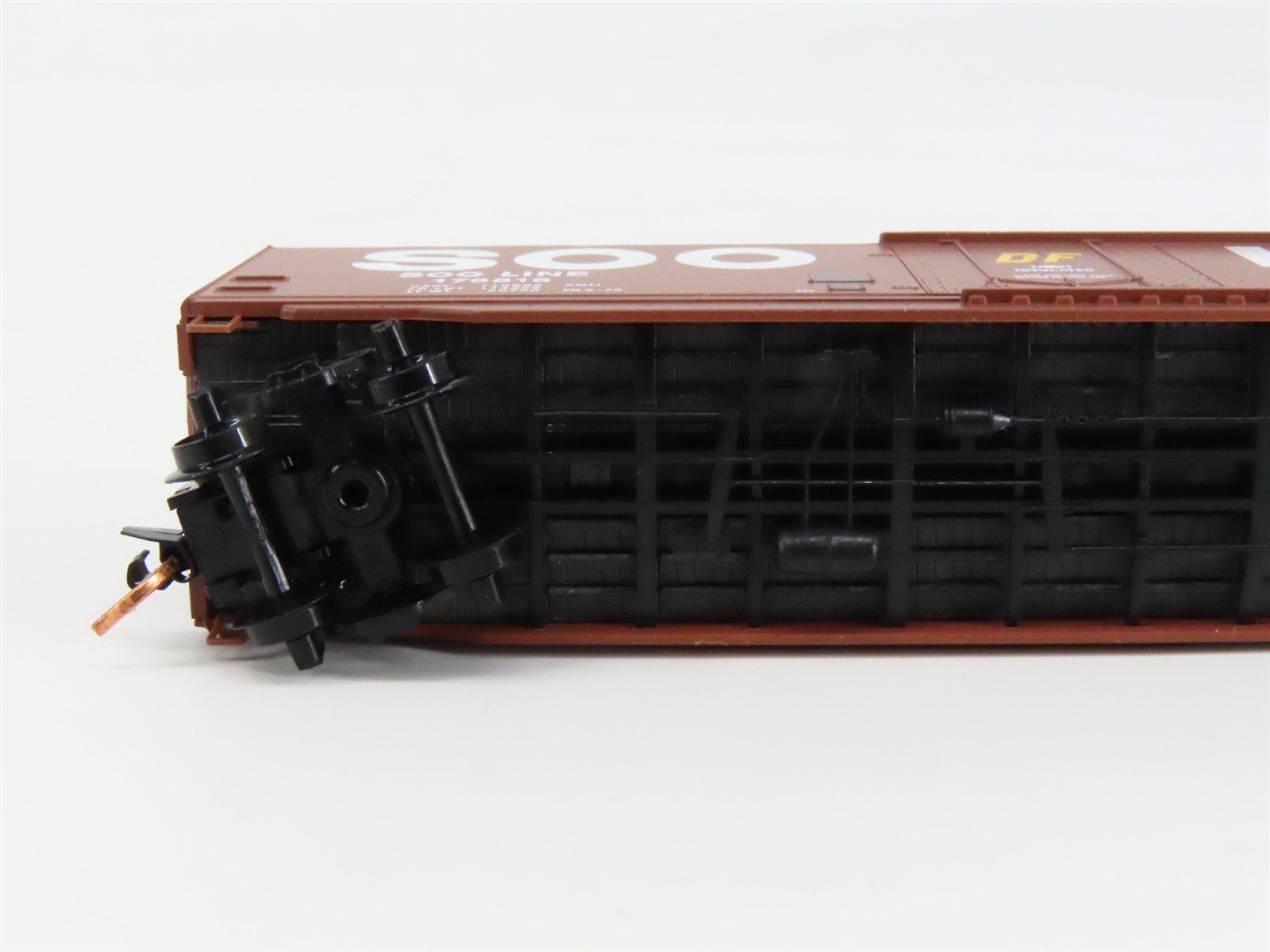 N Scale Micro-Trains 03800400 Soo Line 50' Box Car 176816 RTR