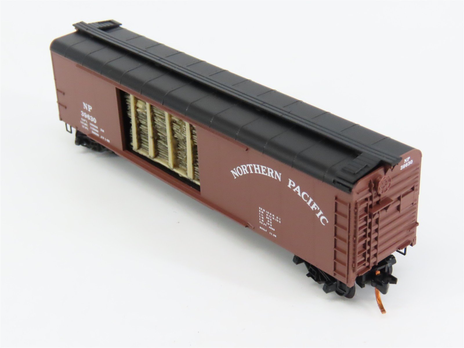 N Scale Micro-Trains 07900020 NP Northern Pacific 50' Box Car 39630 RTR
