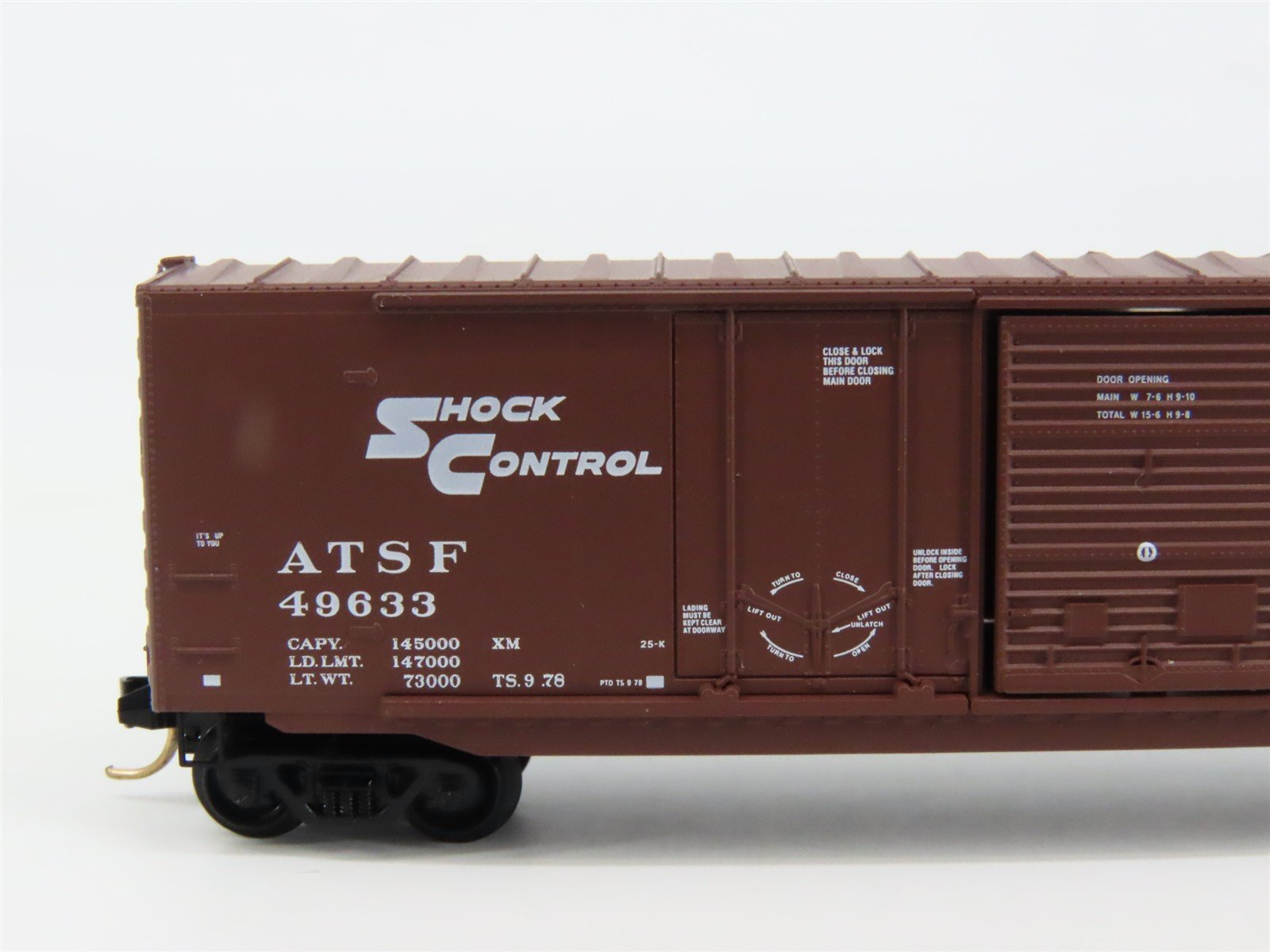 N Scale Micro-Trains 07700140 ATSF Santa Fe 50' Box Car 49633 RTR