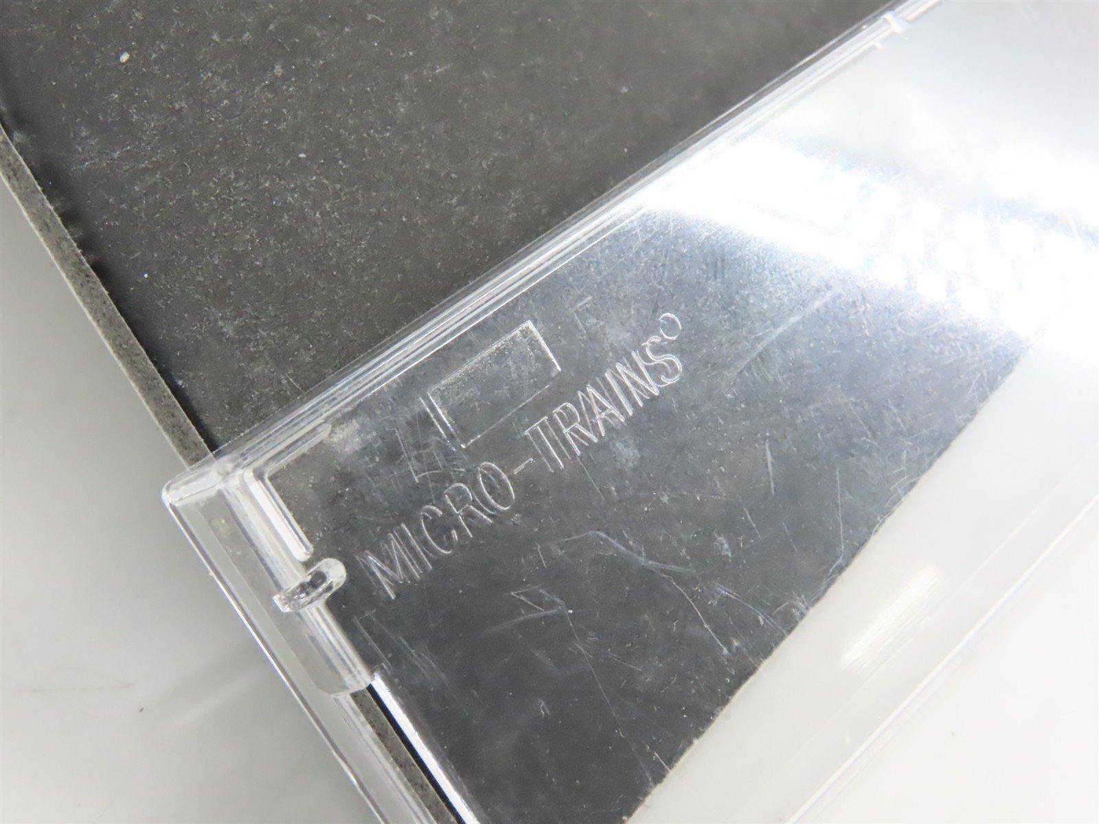 N Scale Micro-Trains 07700140 ATSF Santa Fe 50' Box Car 49633 RTR