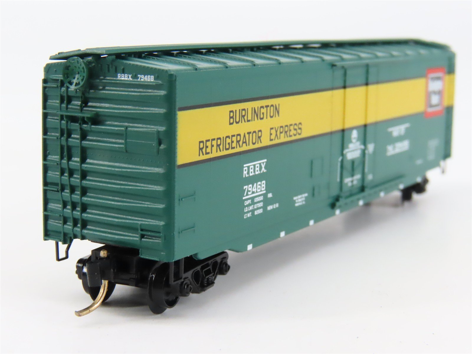 N Scale Micro-Trains 32370 RBBX Chicago, Burlington & Quincy 50' Box Car RTR