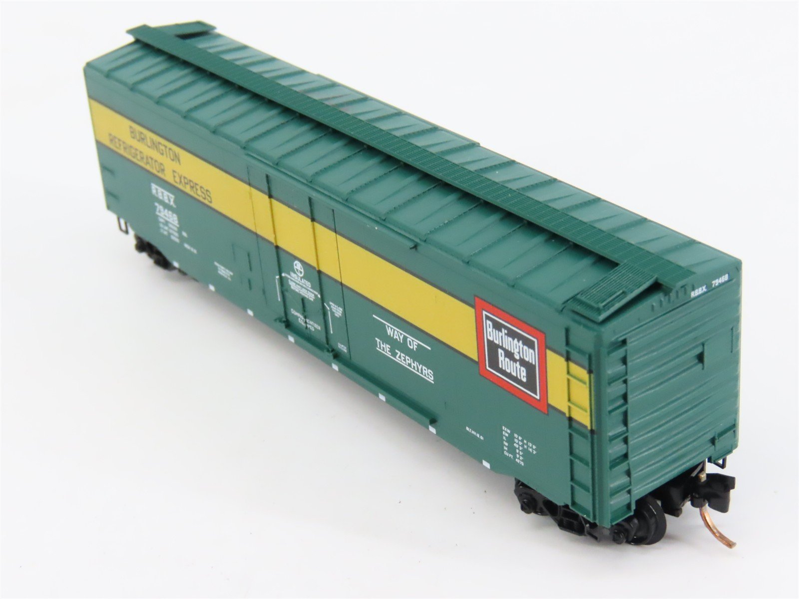 N Scale Micro-Trains 32370 RBBX Chicago, Burlington & Quincy 50' Box Car RTR