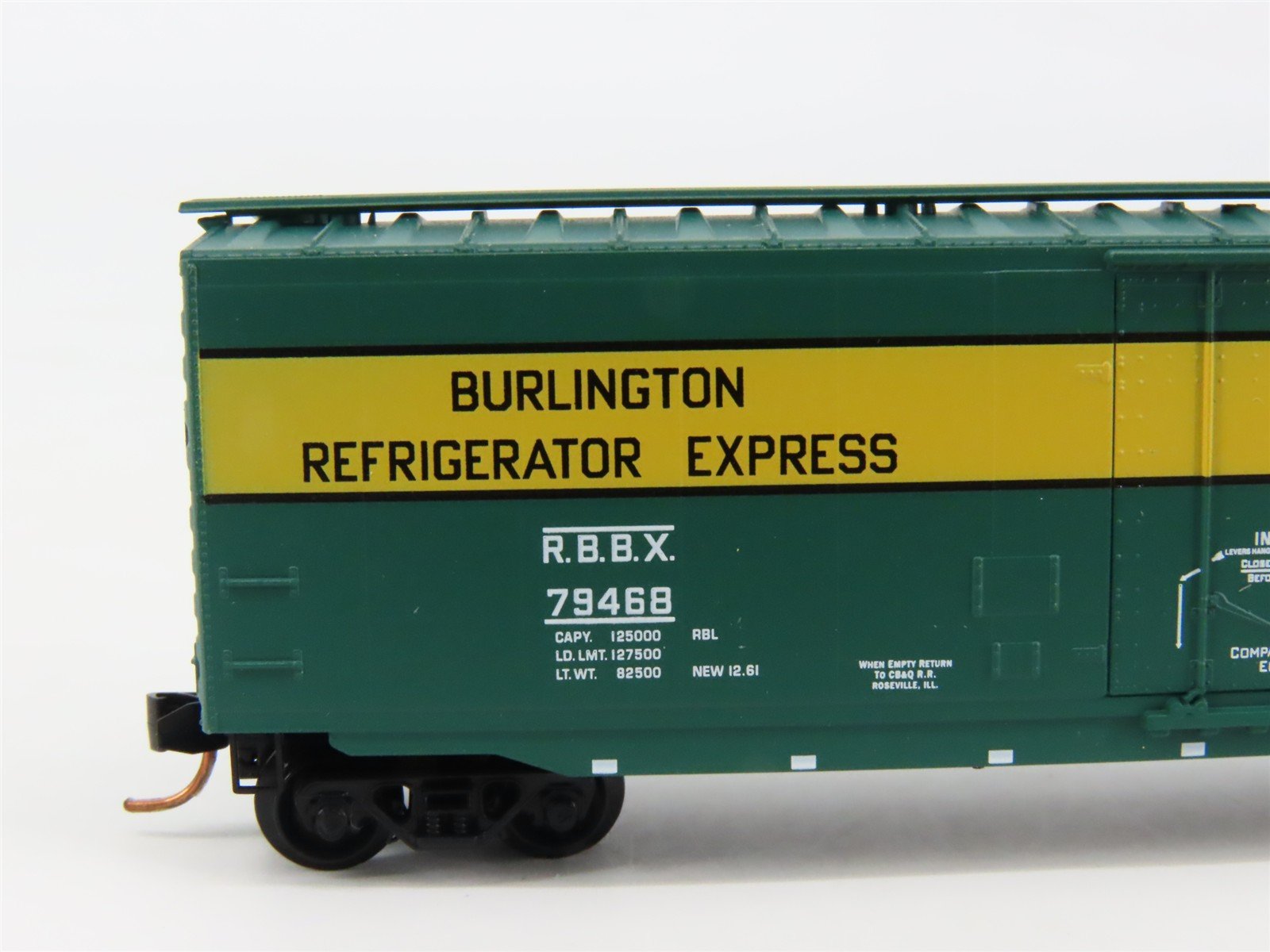 N Scale Micro-Trains 32370 RBBX Chicago, Burlington & Quincy 50' Box Car RTR