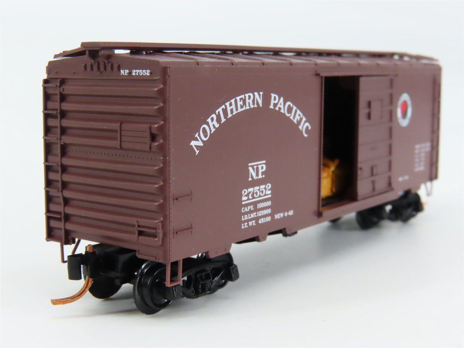 N Scale Micro-Trains 02000980 NP Northern Pacific 40' Box Car 27552 RTR