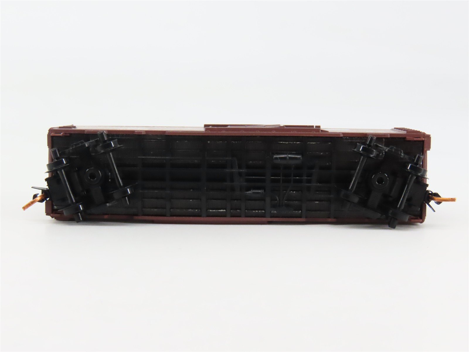 N Scale Micro-Trains 02000980 NP Northern Pacific 40' Box Car 27552 RTR