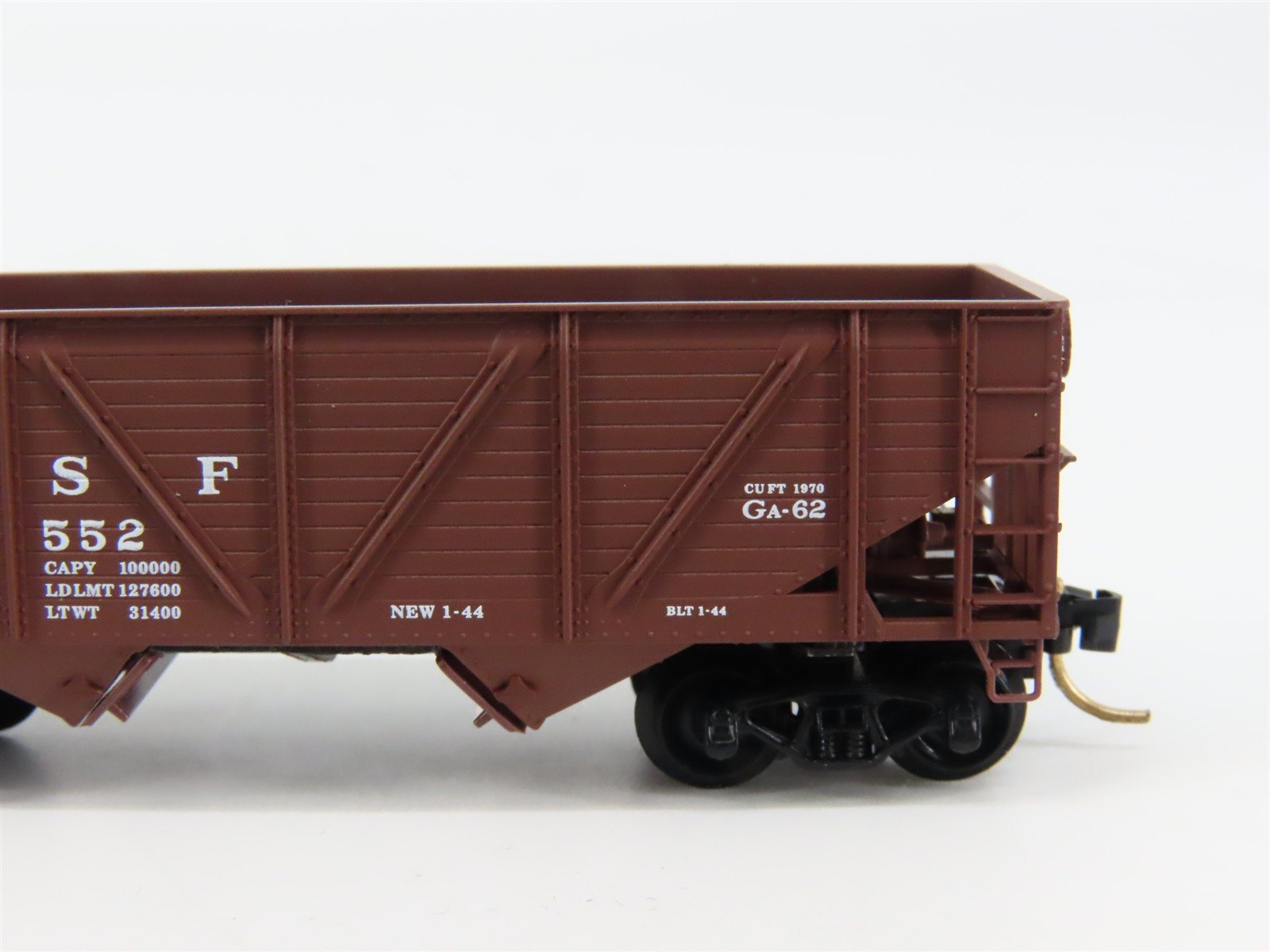 N Scale Micro-Trains 57010 ATSF Santa Fe 33' Hopper 180552 RTR