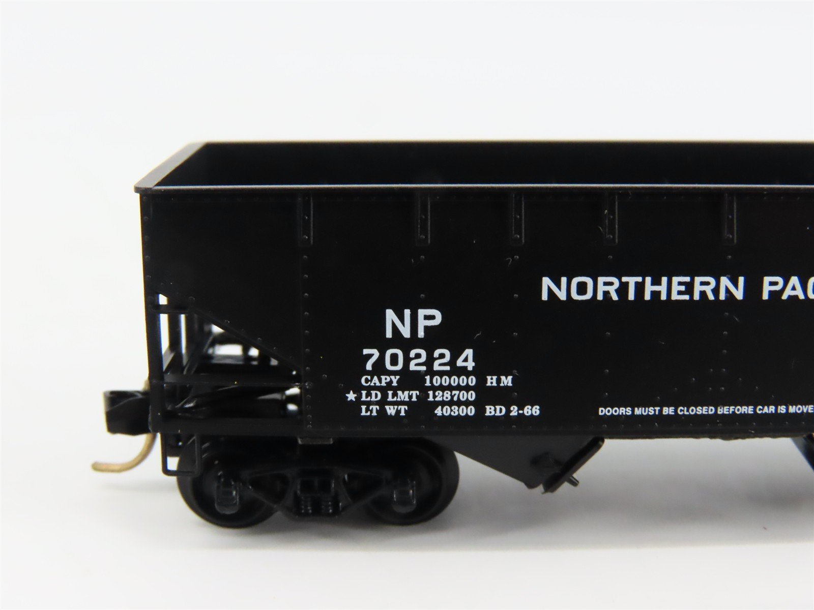 N Scale Micro-Trains 55080 NP Northern Pacific 33' Hopper 70224 RTR